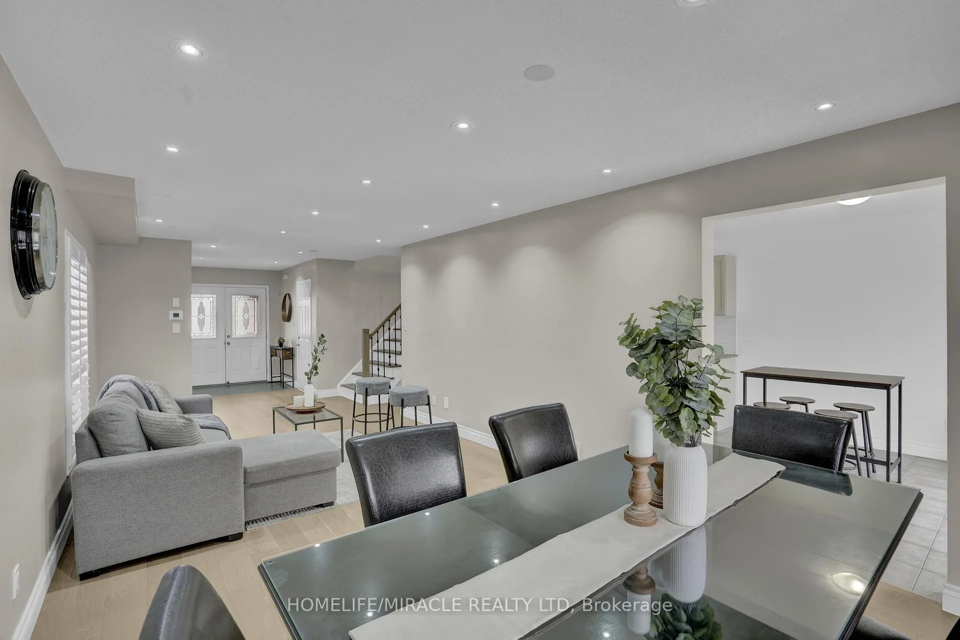 Photo 10 of 8 Meadow Wood Crescent, Hamilton, Stoney Creek Mountain — HOMEH