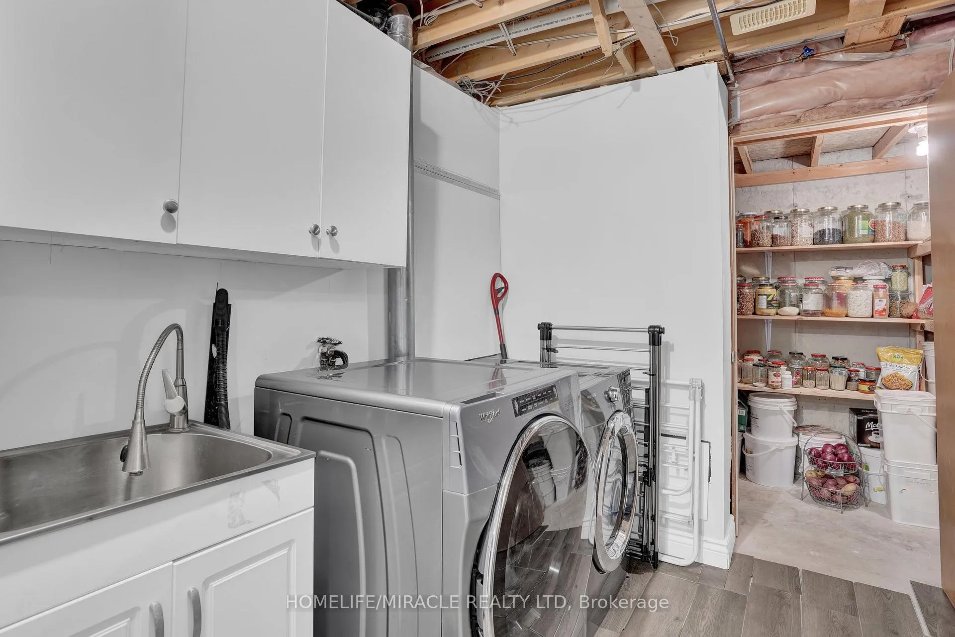 Photo 24 of 8 Meadow Wood Crescent, Hamilton, Stoney Creek Mountain — HOMEH