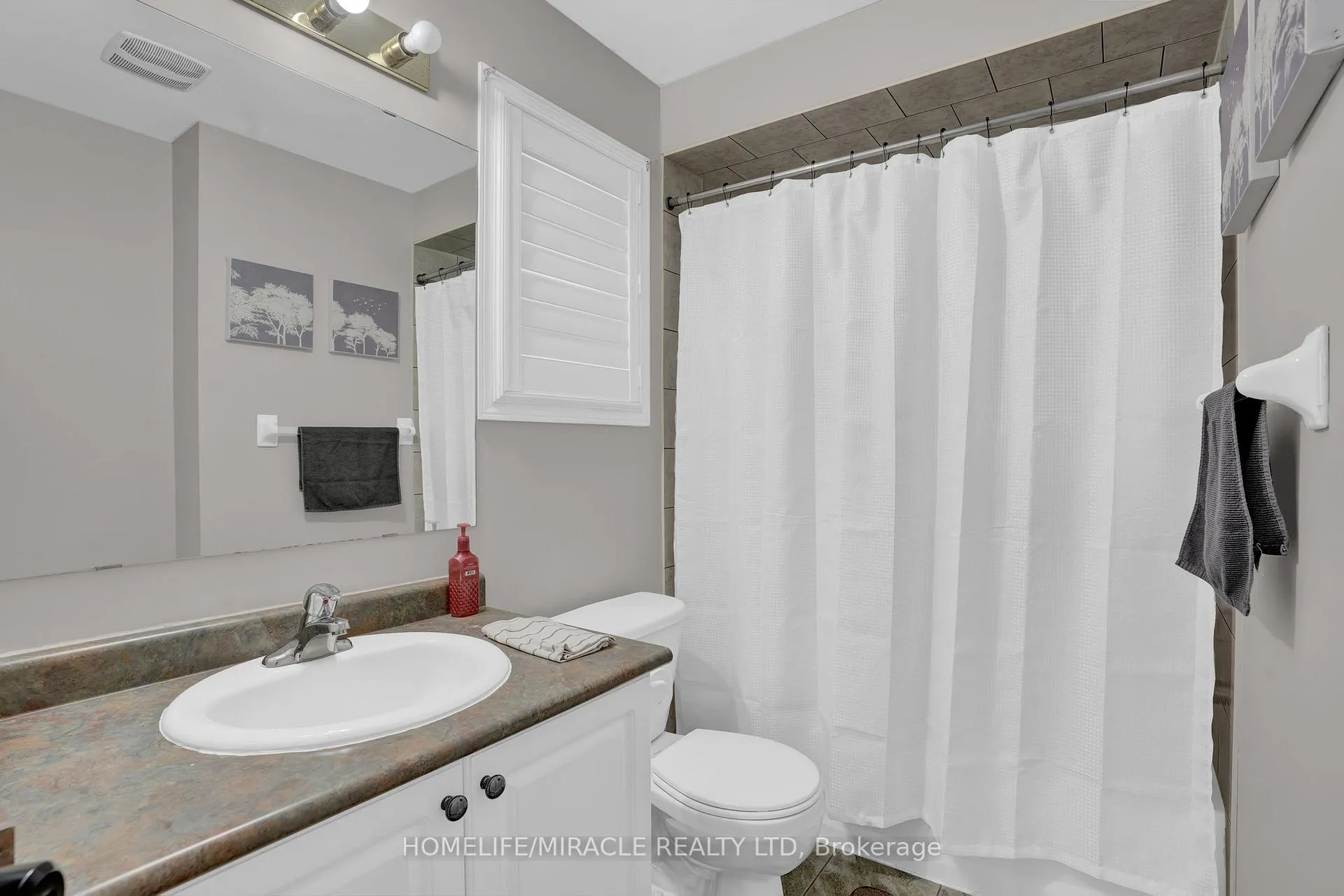 Photo 25 of 8 Meadow Wood Crescent, Hamilton, Stoney Creek Mountain — HOMEH