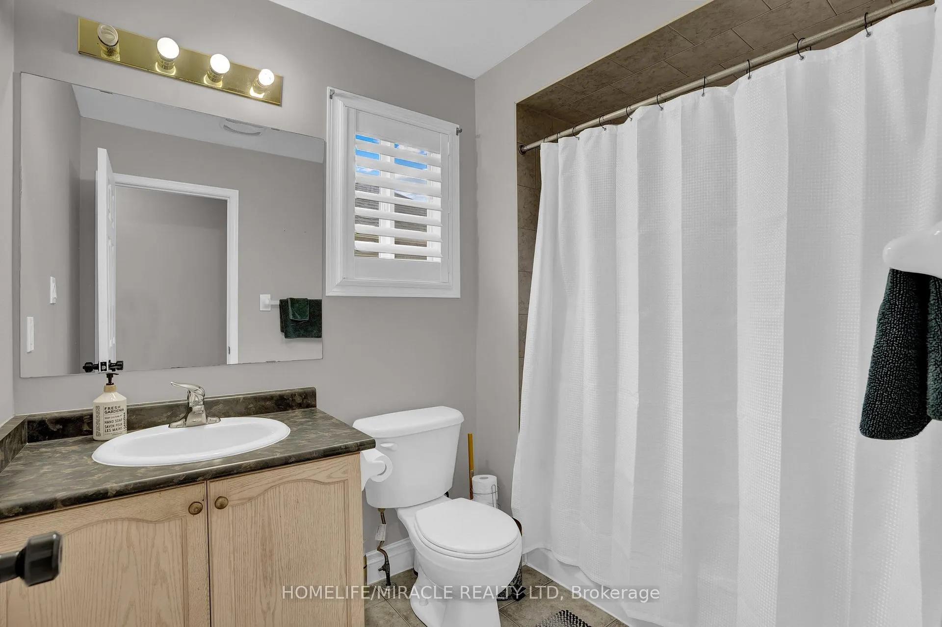 Photo 26 of 8 Meadow Wood Crescent, Hamilton, Stoney Creek Mountain — HOMEH