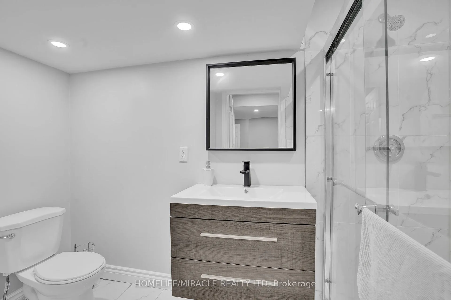 Photo 27 of 8 Meadow Wood Crescent, Hamilton, Stoney Creek Mountain — HOMEH