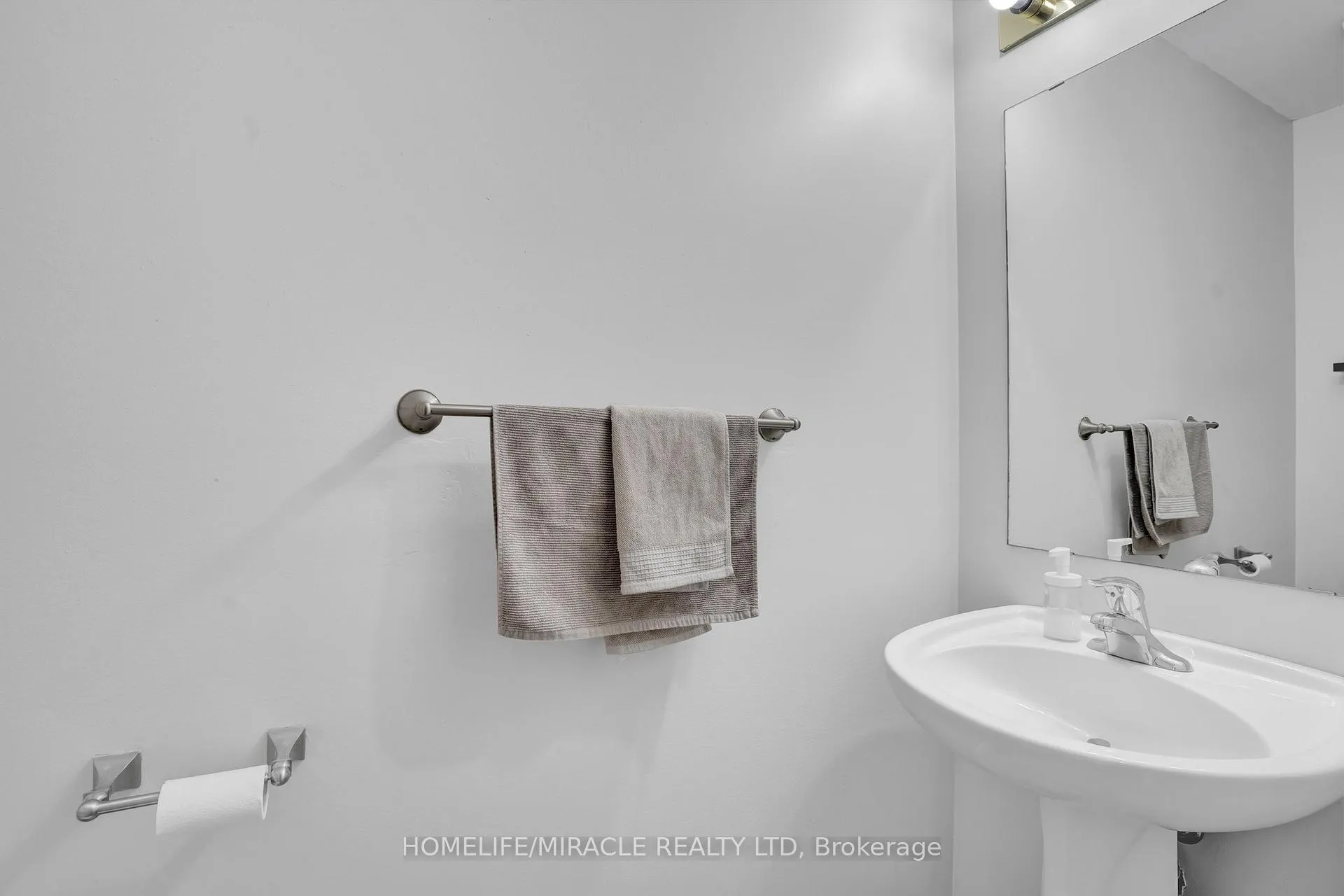 Photo 28 of 8 Meadow Wood Crescent, Hamilton, Stoney Creek Mountain — HOMEH