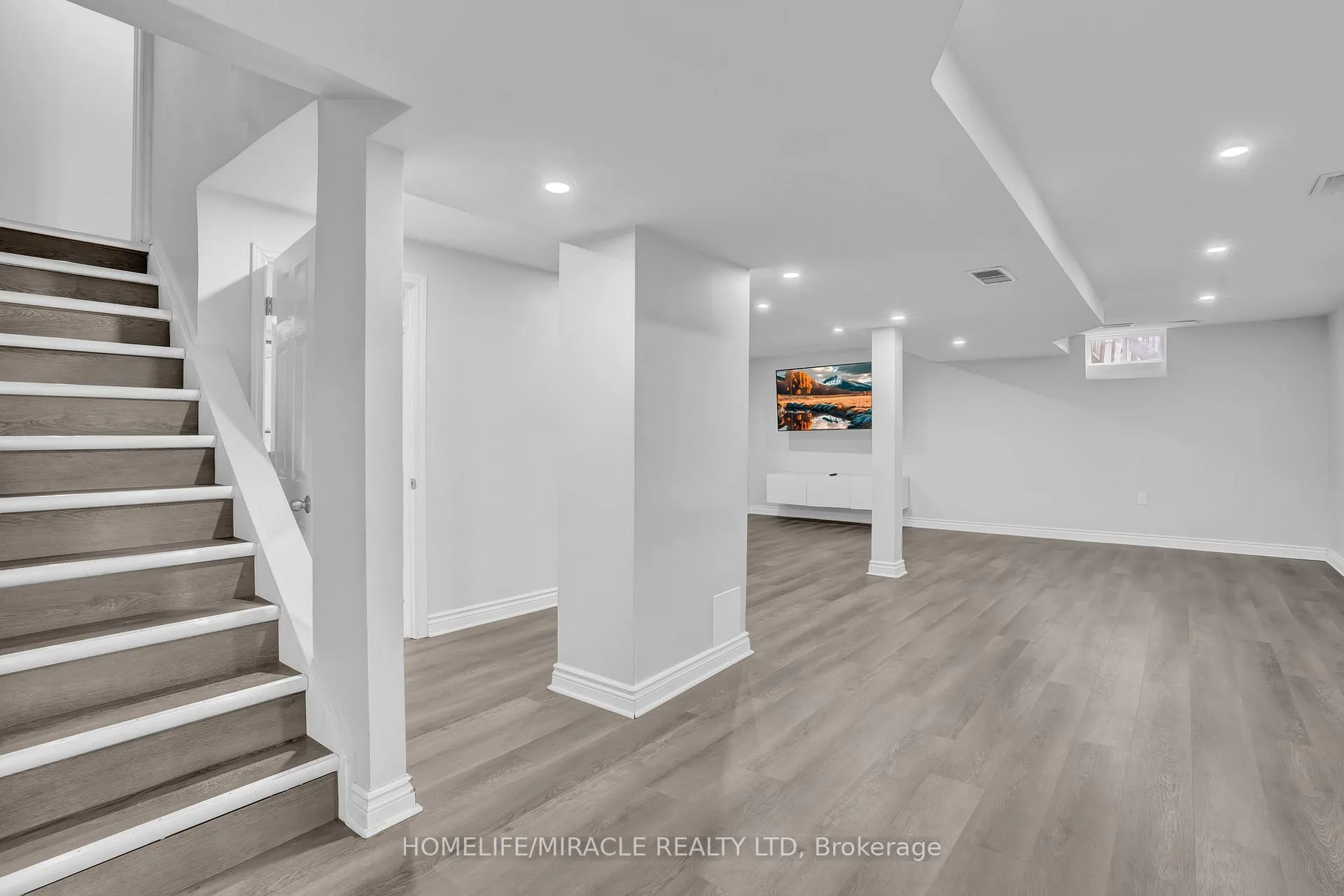 Photo 29 of 8 Meadow Wood Crescent, Hamilton, Stoney Creek Mountain — HOMEH