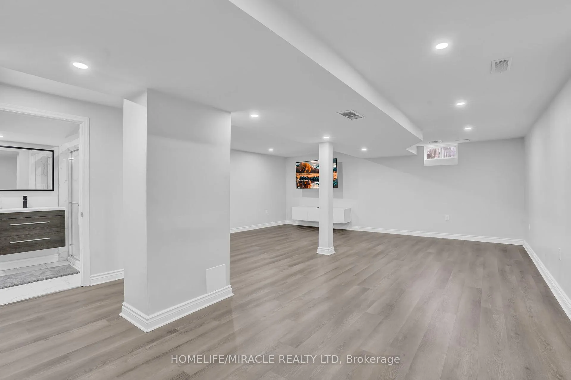 Photo 30 of 8 Meadow Wood Crescent, Hamilton, Stoney Creek Mountain — HOMEH
