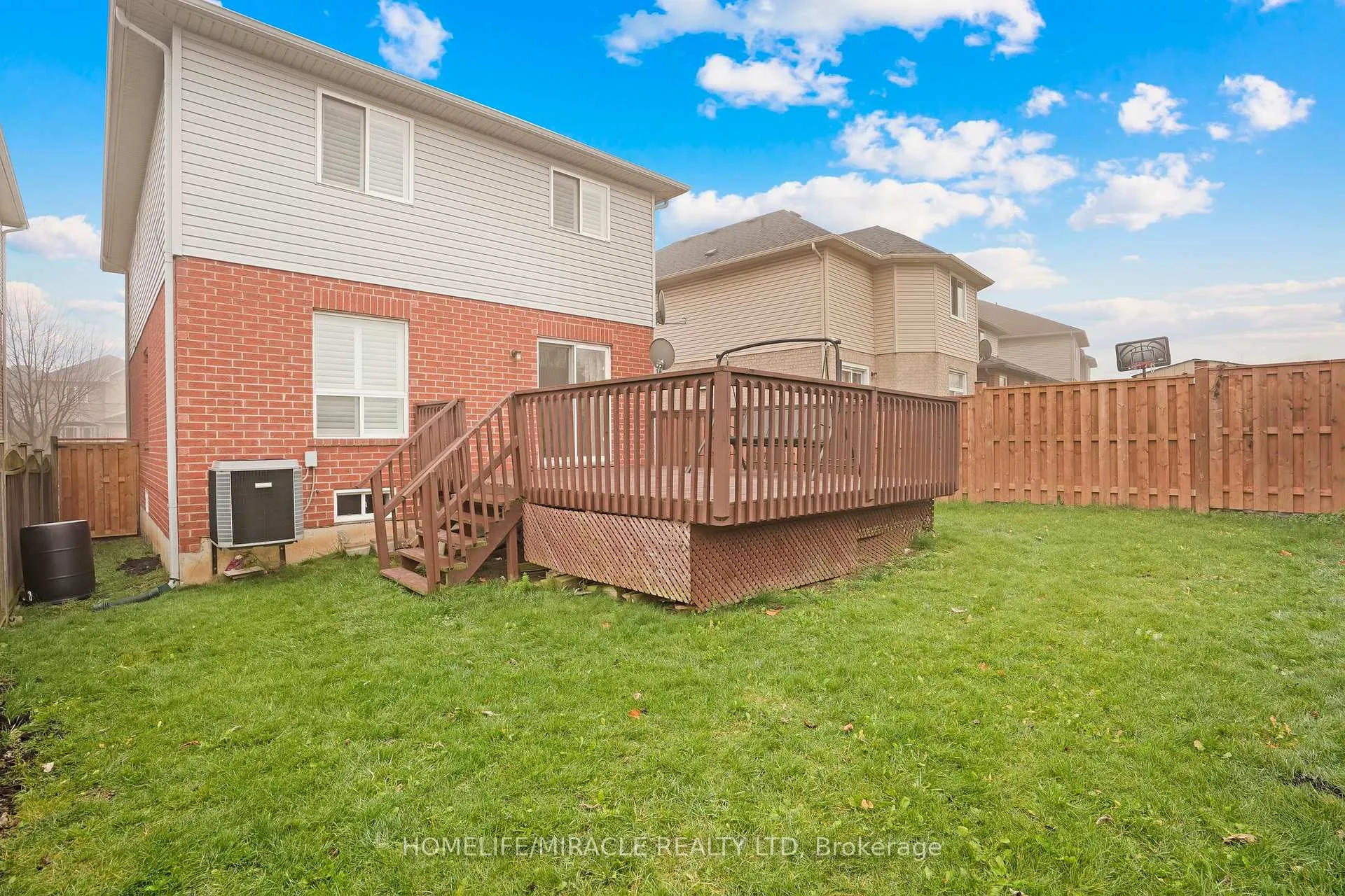 Photo 33 of 8 Meadow Wood Crescent, Hamilton, Stoney Creek Mountain — HOMEH