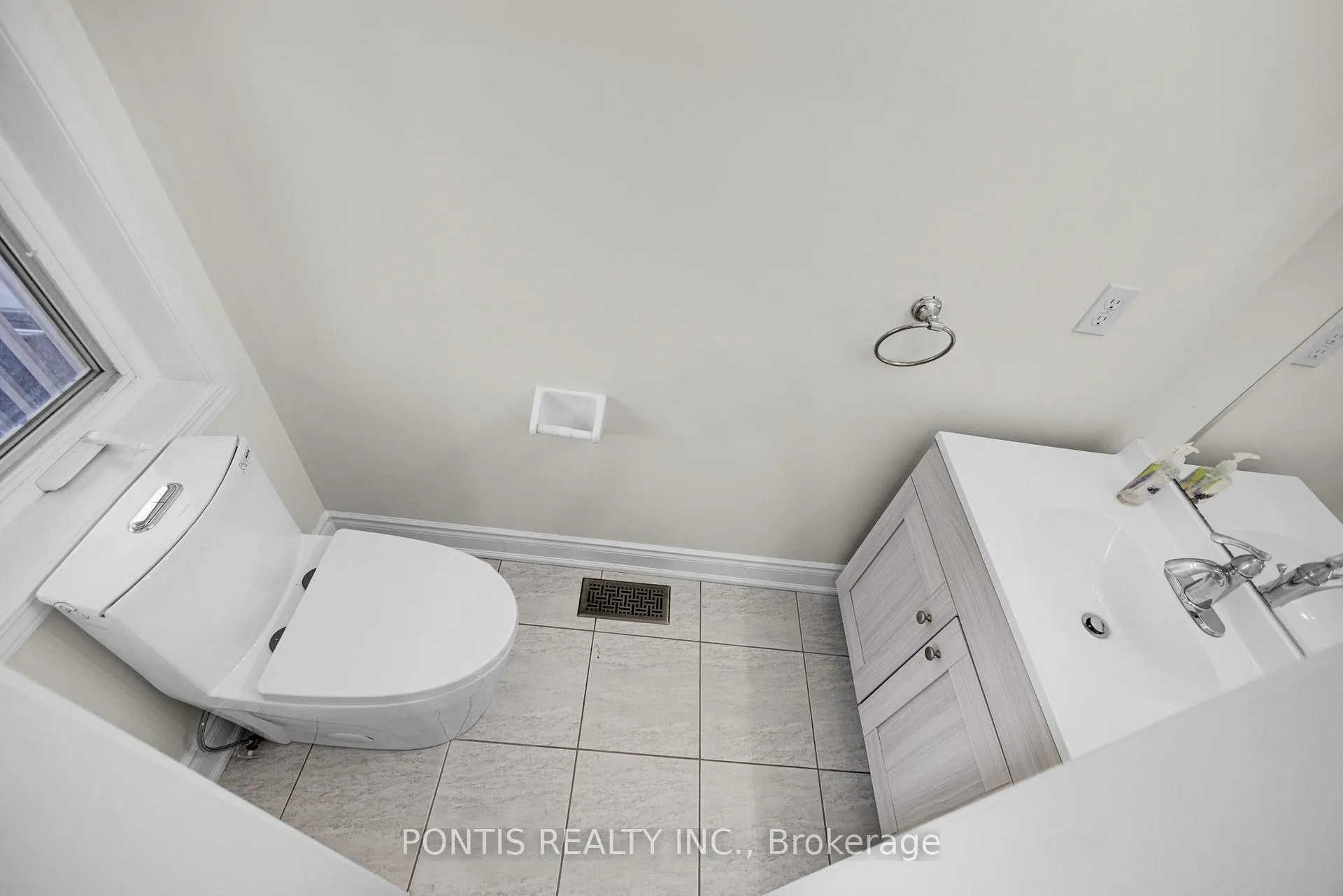 Photo 5 of Unit Main, 6 Dulverton Drive, Brampton, Northwest Brampton — HOMEH