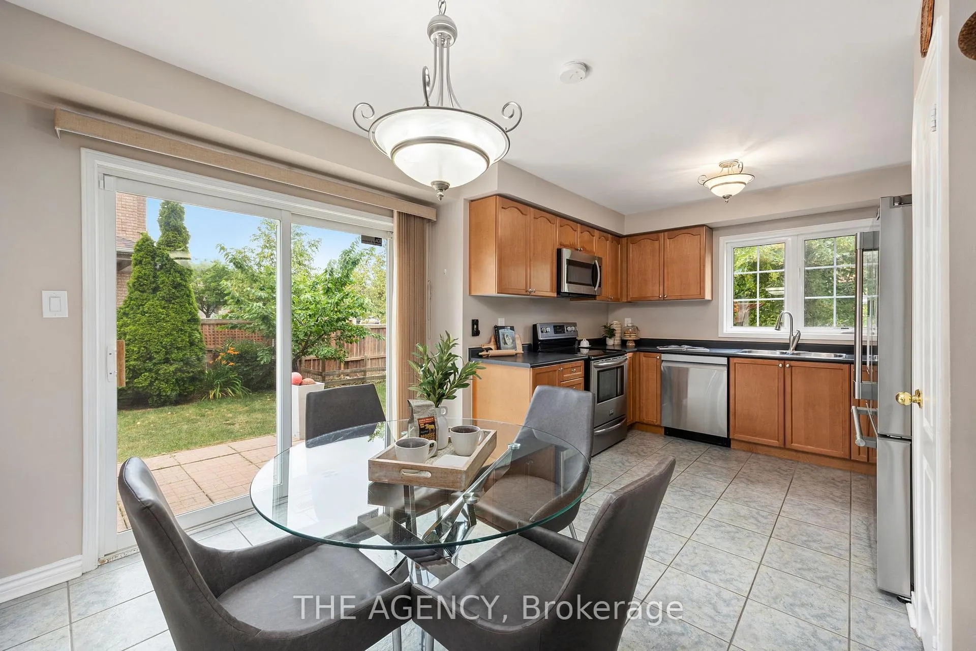 Photo 6 of 1 Applegrove Court, Brampton, Sandringham-Wellington — HOMEH