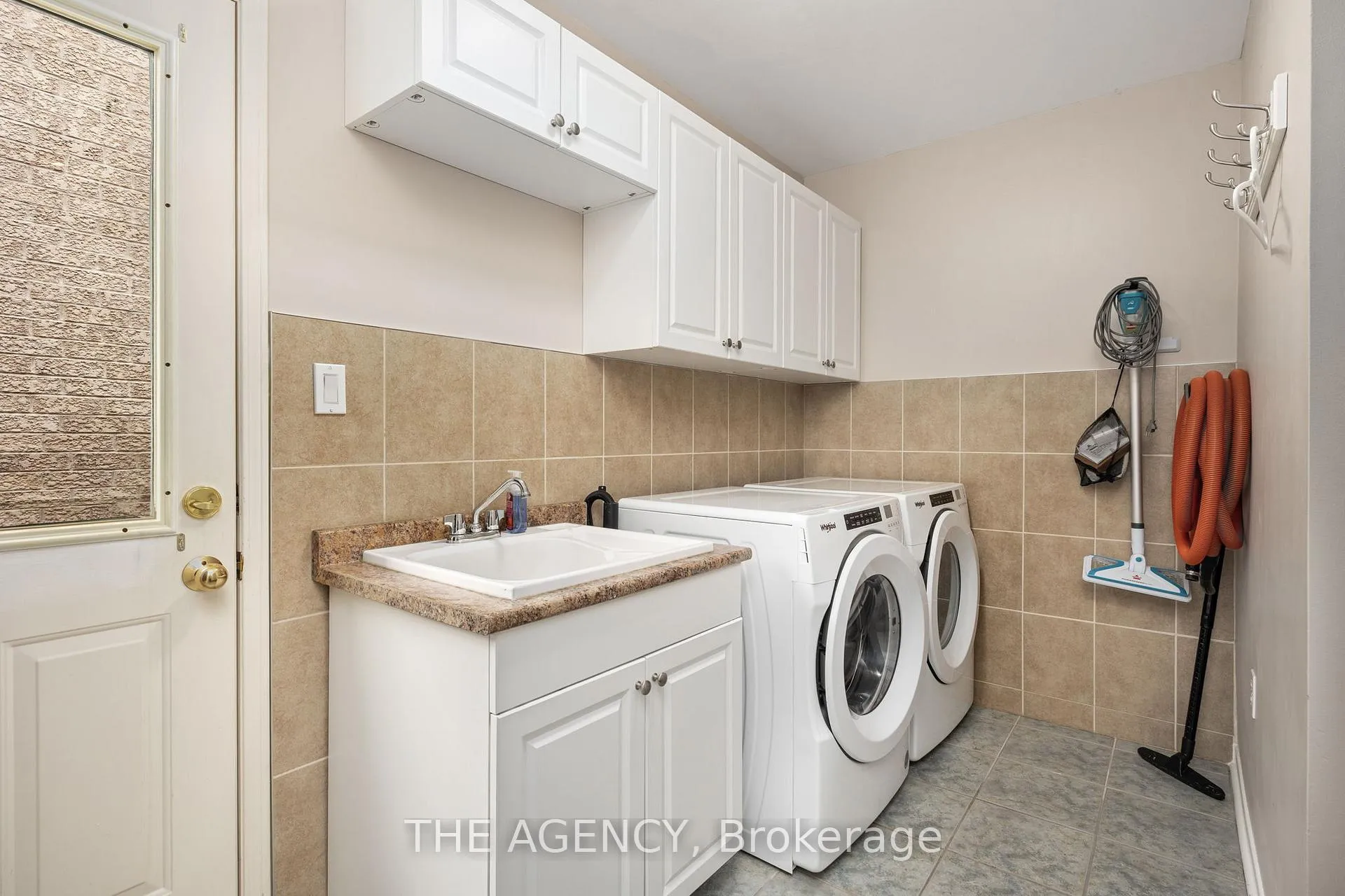 Photo 12 of 1 Applegrove Court, Brampton, Sandringham-Wellington — HOMEH