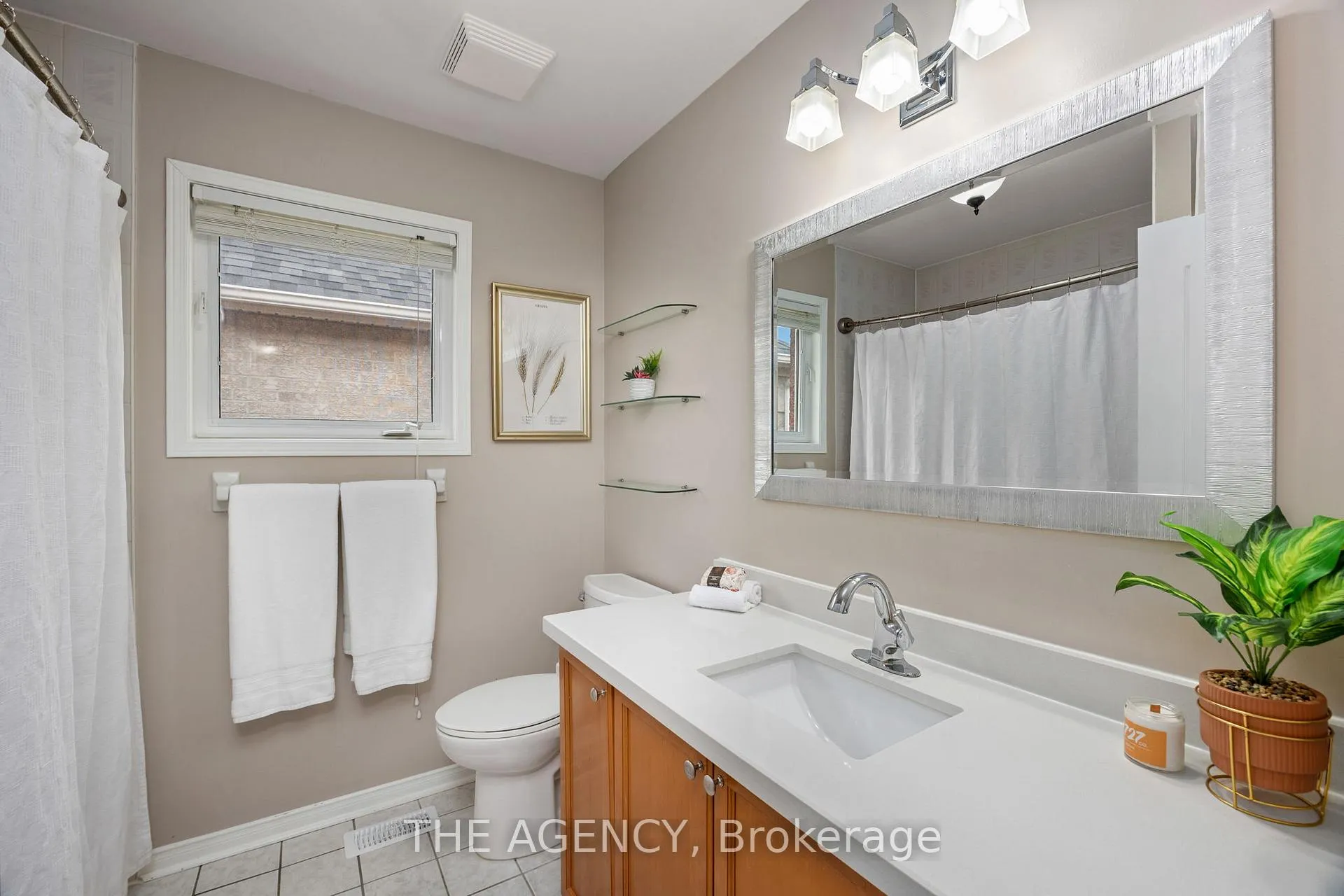 Photo 20 of 1 Applegrove Court, Brampton, Sandringham-Wellington — HOMEH
