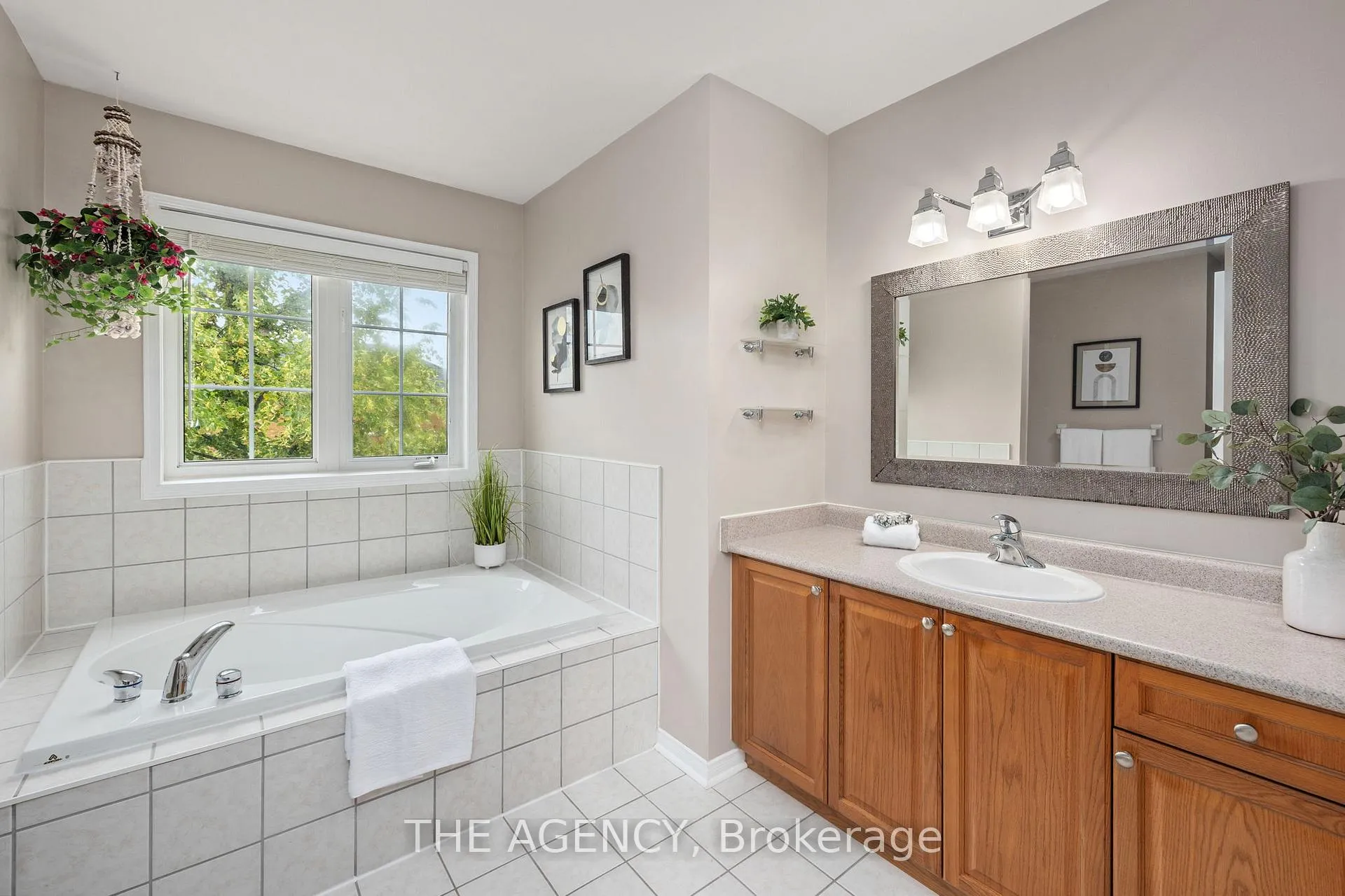 Photo 23 of 1 Applegrove Court, Brampton, Sandringham-Wellington — HOMEH