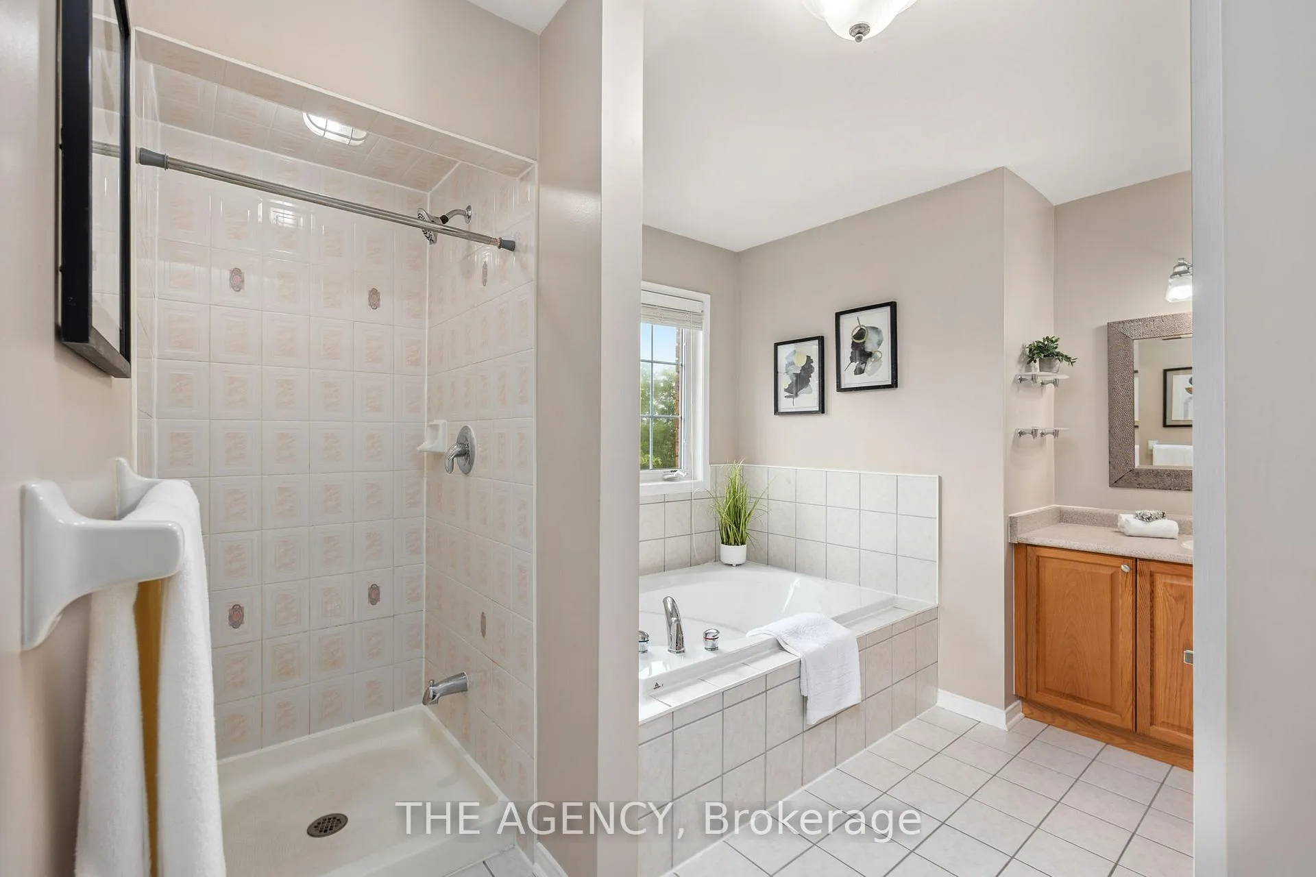 Photo 24 of 1 Applegrove Court, Brampton, Sandringham-Wellington — HOMEH