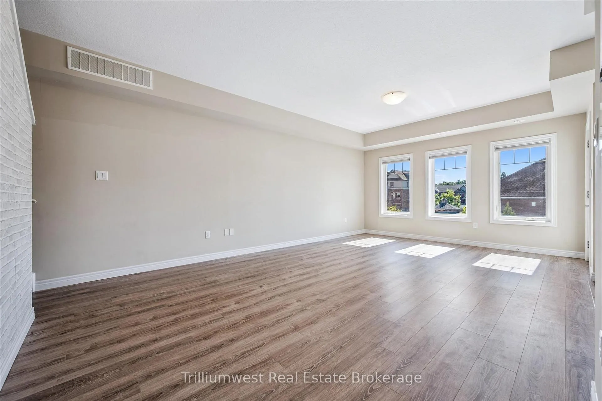 Photo 5 of Unit 13, 39 Kay Crescent, Guelph, Pineridge/Westminster Woods — HOMEH