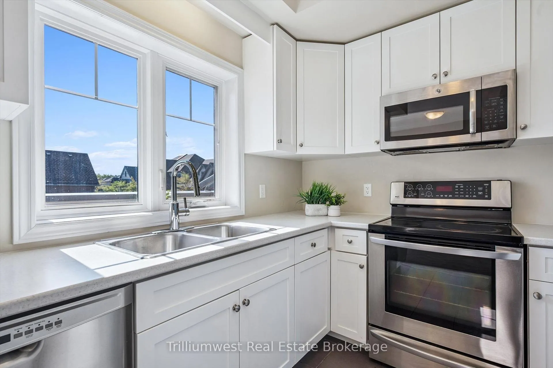 Photo 8 of Unit 13, 39 Kay Crescent, Guelph, Pineridge/Westminster Woods — HOMEH