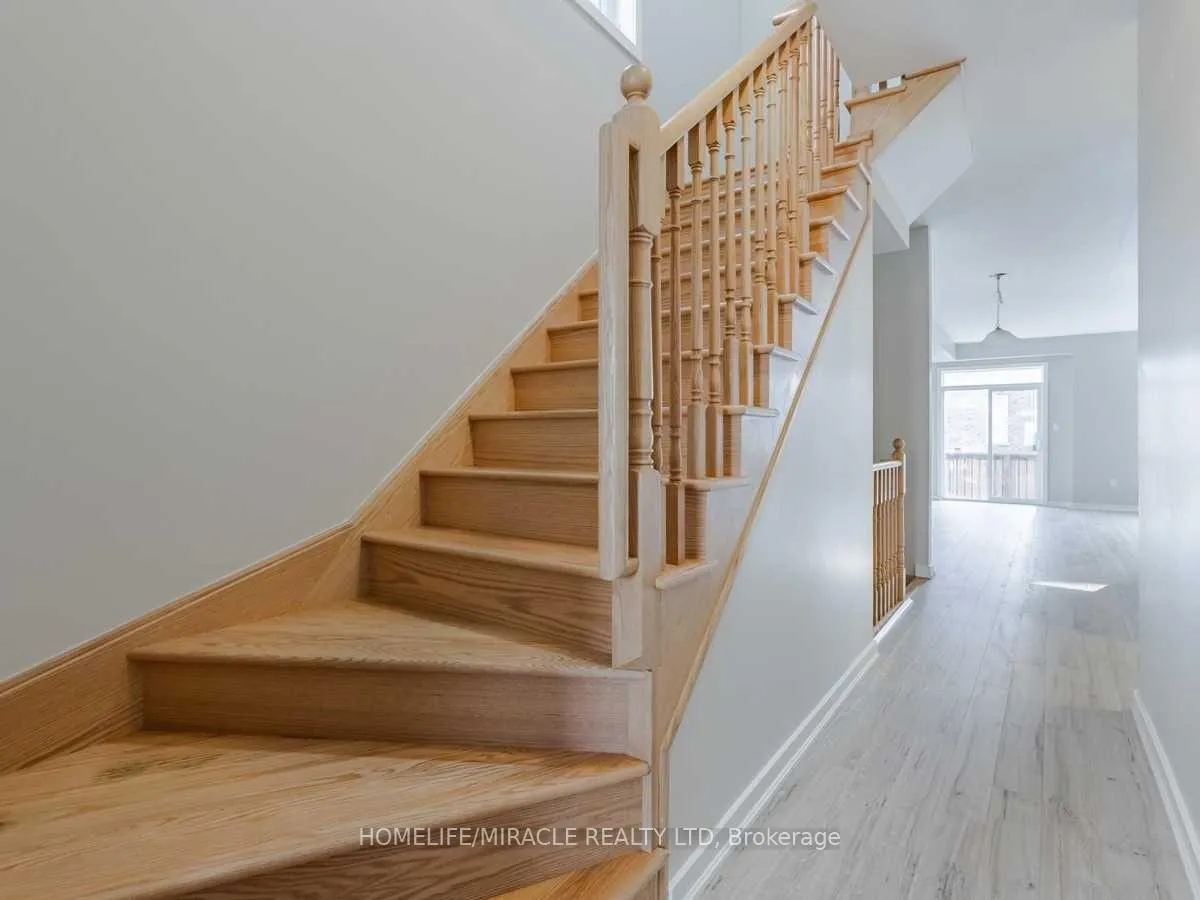 Photo 5 of Unit Upper, 414 Queen Mary Drive, Brampton, Northwest Brampton — HOMEH