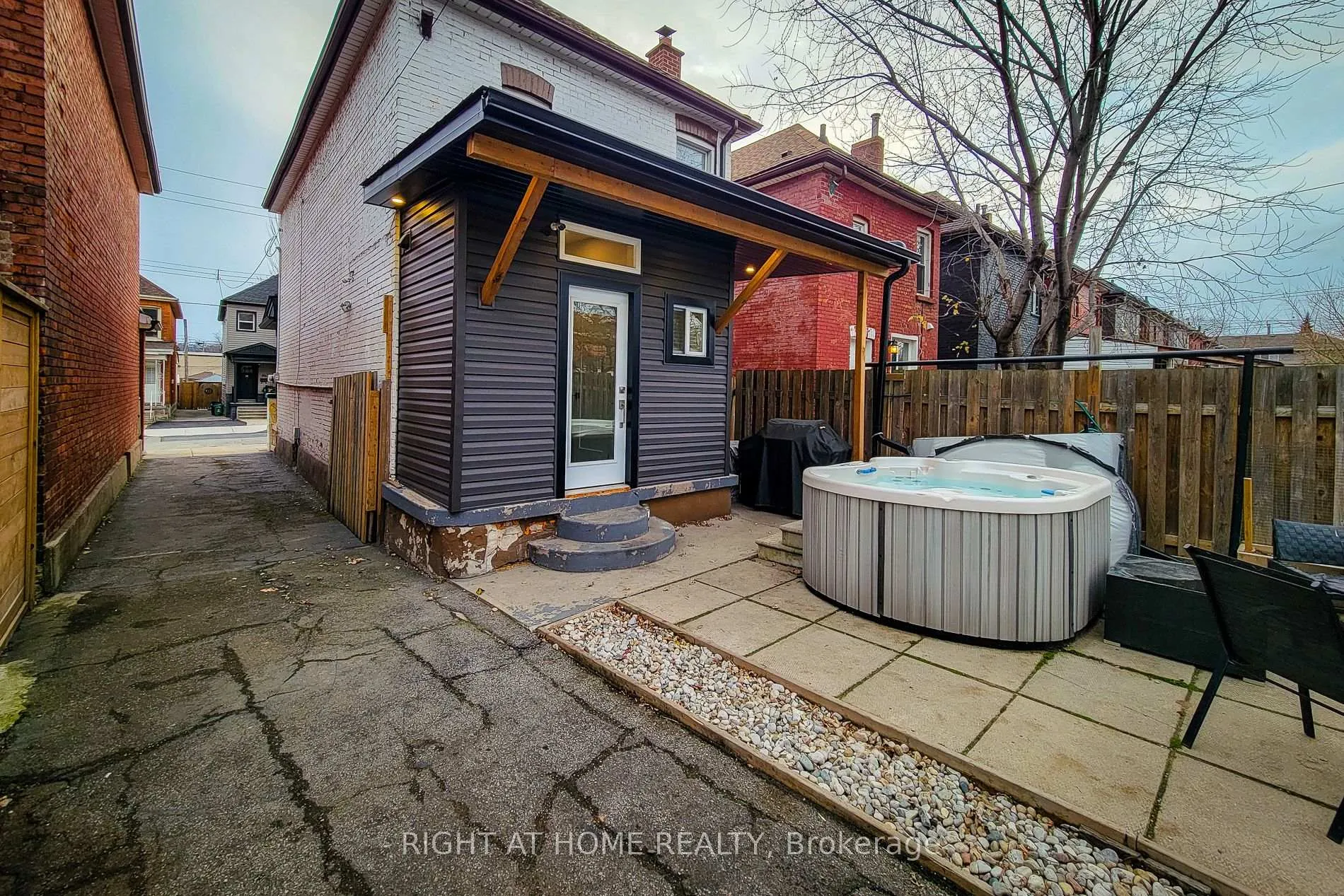 Photo 3 of 97 Keith Street, Hamilton, Landsdale — HOMEH