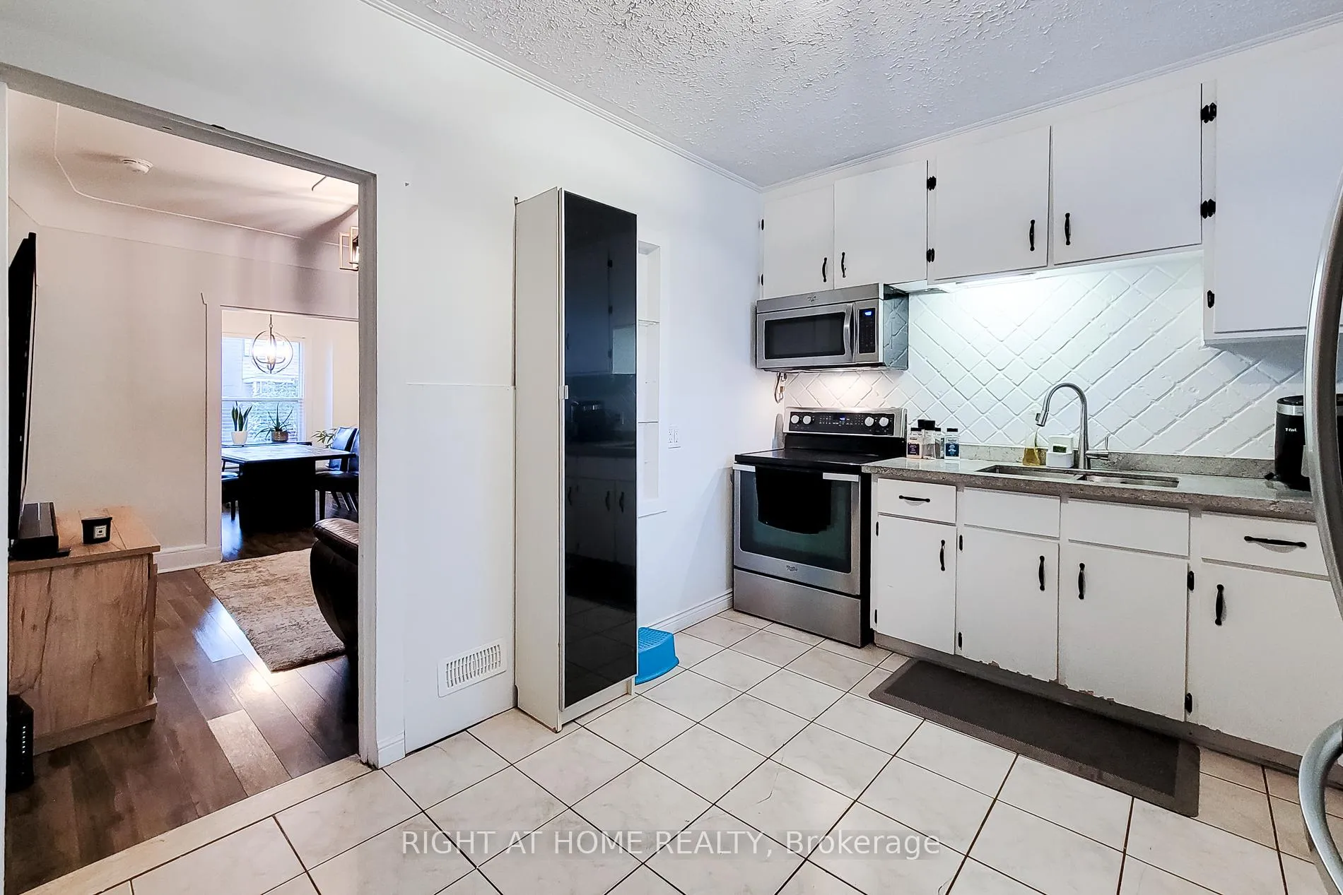Photo 16 of 97 Keith Street, Hamilton, Landsdale — HOMEH