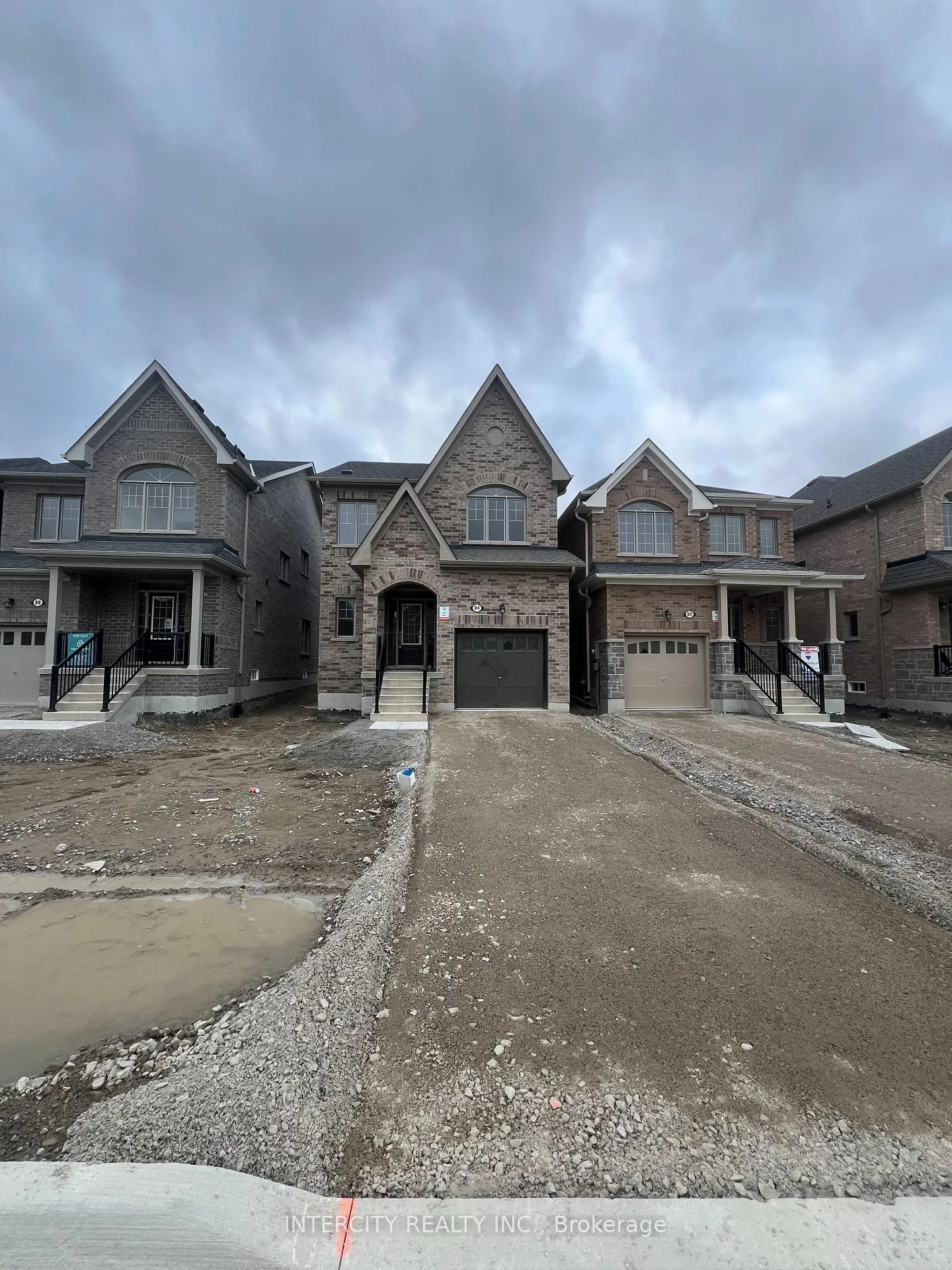 Photo 2 of 84 Robin Trail, Scugog, Port Perry — HOMEH