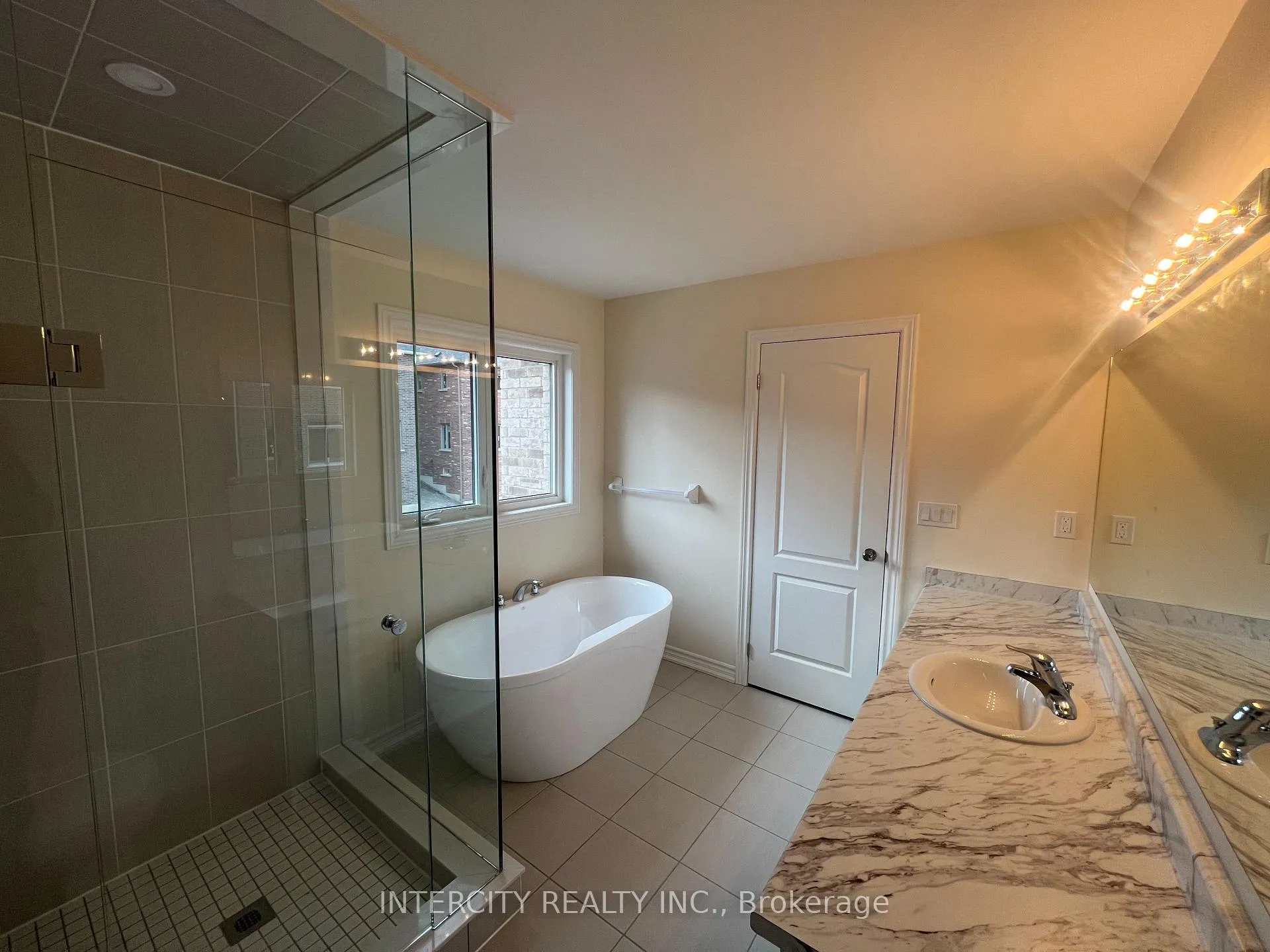 Photo 10 of 84 Robin Trail, Scugog, Port Perry — HOMEH