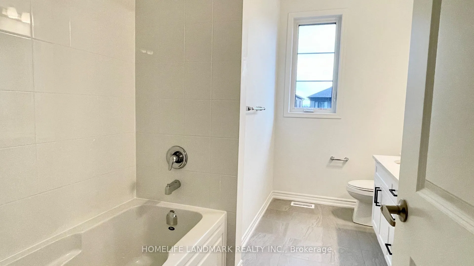 Photo 10 of 74 Suzuki Street, Barrie, Painswick South — HOMEH