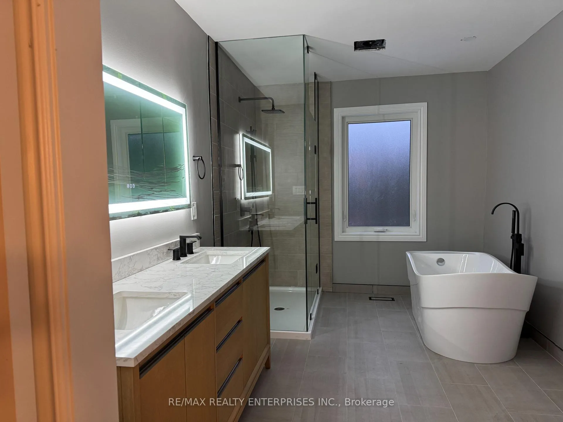 Photo 11 of 27 Seven Oaks Drive, Hamilton, Hill Park — HOMEH