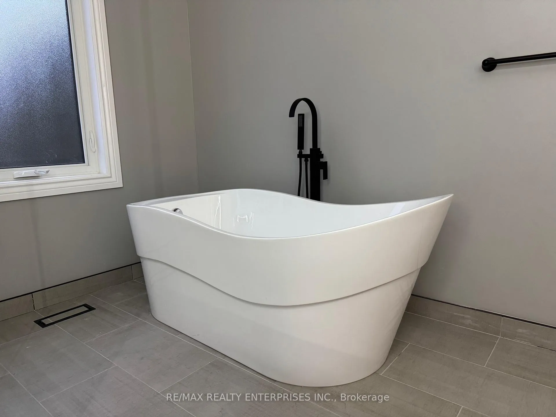 Photo 12 of 27 Seven Oaks Drive, Hamilton, Hill Park — HOMEH