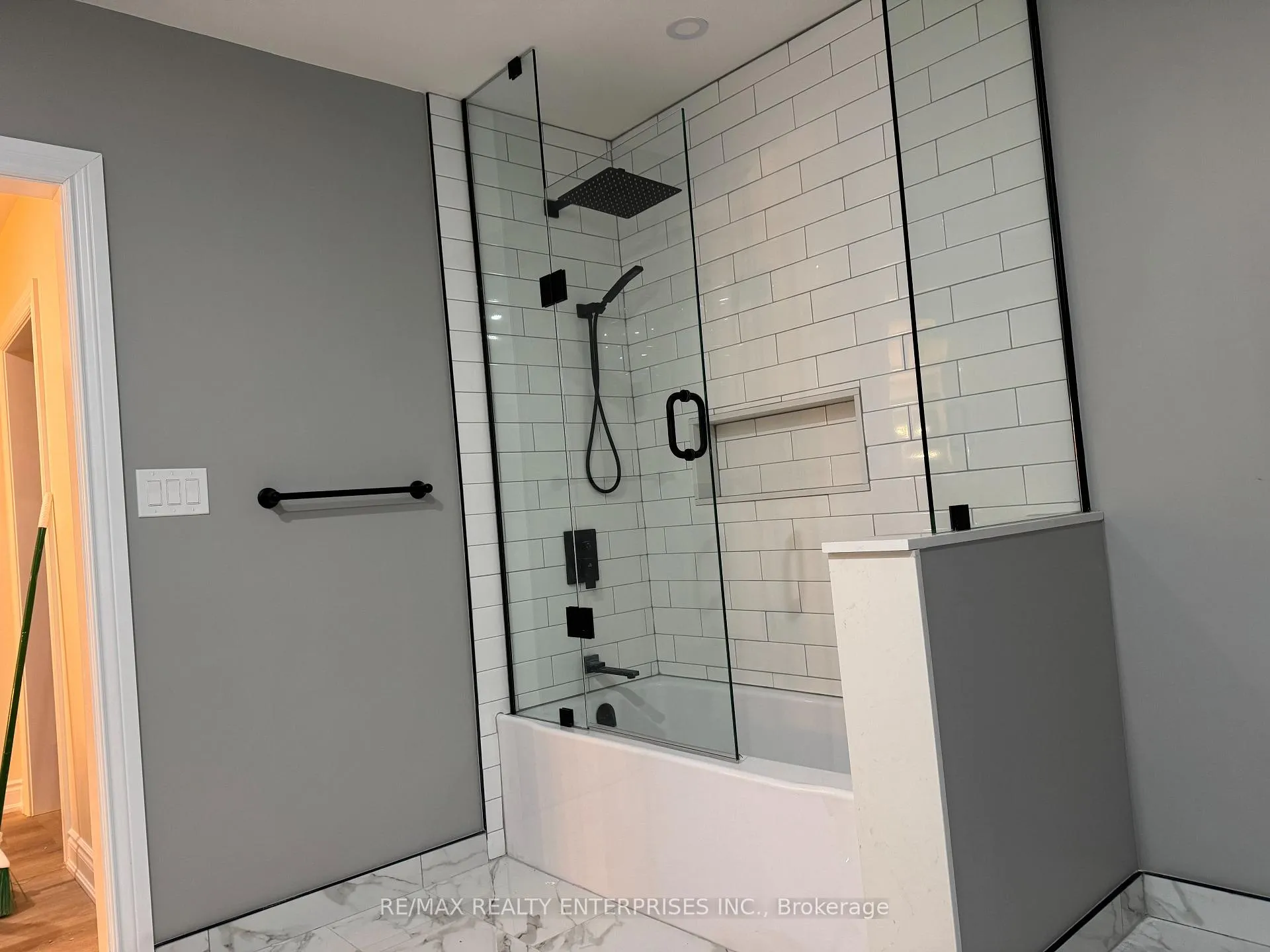 Photo 15 of 27 Seven Oaks Drive, Hamilton, Hill Park — HOMEH