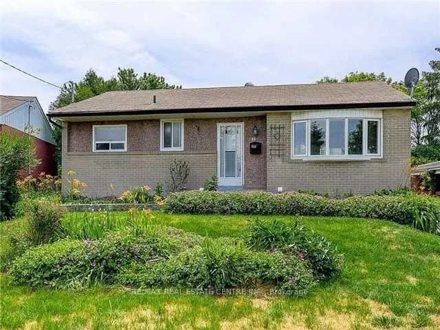 Photo 2 of 14 Carlyle Crescent, Brampton, Brampton East — HOMEH