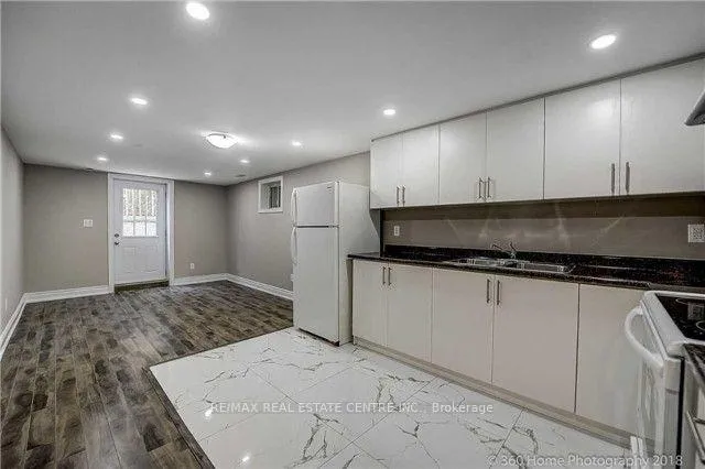 Photo 8 of 14 Carlyle Crescent, Brampton, Brampton East — HOMEH