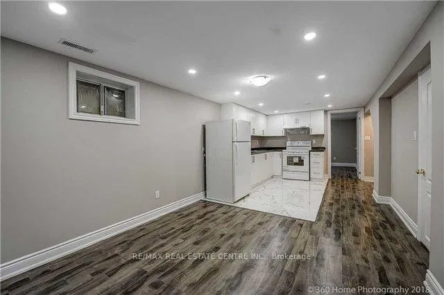 Photo 9 of 14 Carlyle Crescent, Brampton, Brampton East — HOMEH
