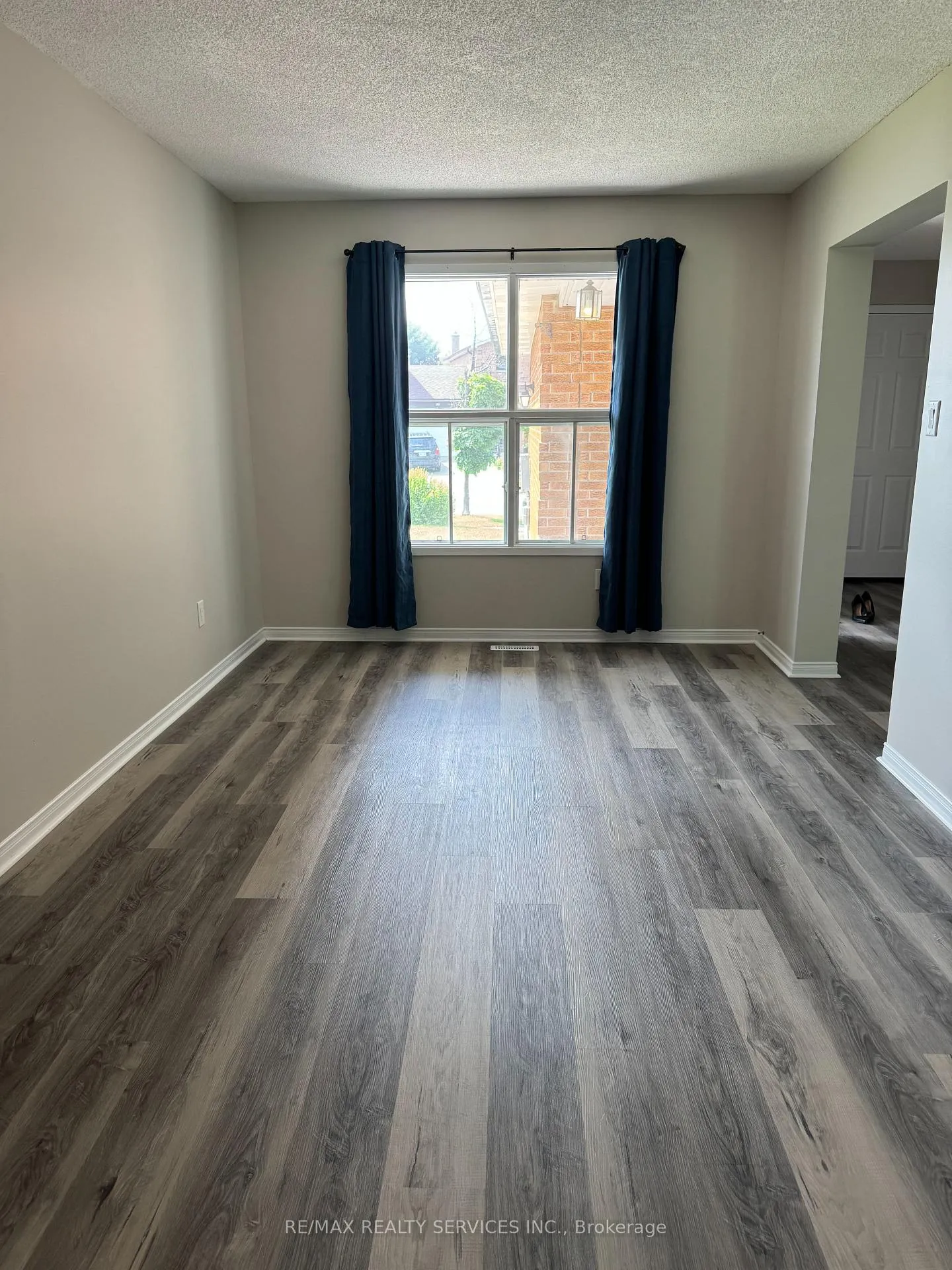 Photo 4 of 2 Wildercroft Avenue, Brampton, Brampton North — HOMEH