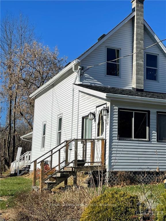Photo 1 of 105 Langstaff Drive, Ottawa, Carp — HOMEH