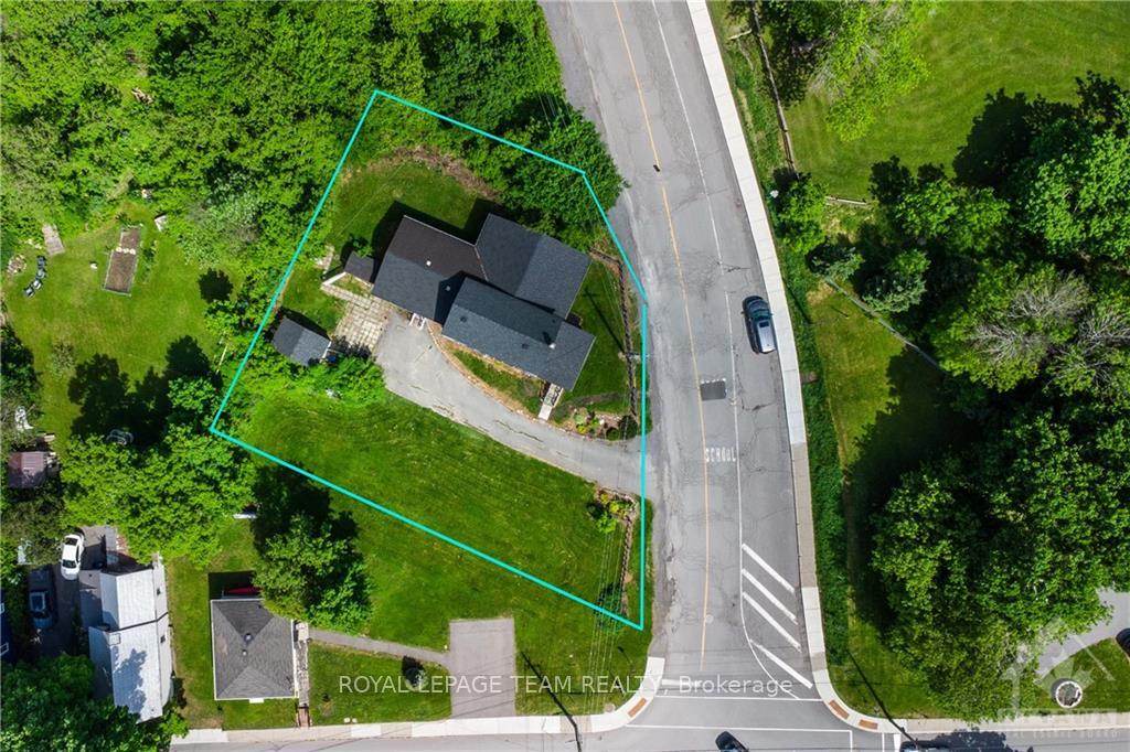 Photo 2 of 105 Langstaff Drive, Ottawa, Carp — HOMEH