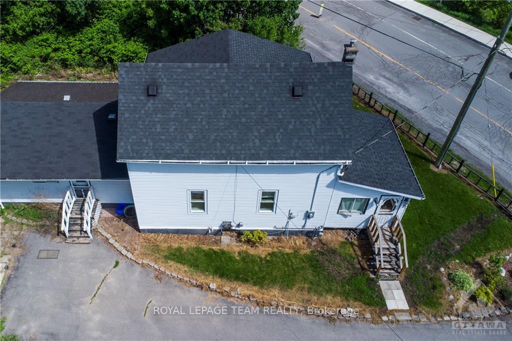Photo 3 of 105 Langstaff Drive, Ottawa, Carp — HOMEH