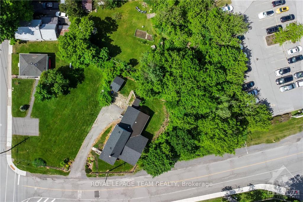 Photo 4 of 105 Langstaff Drive, Ottawa, Carp — HOMEH