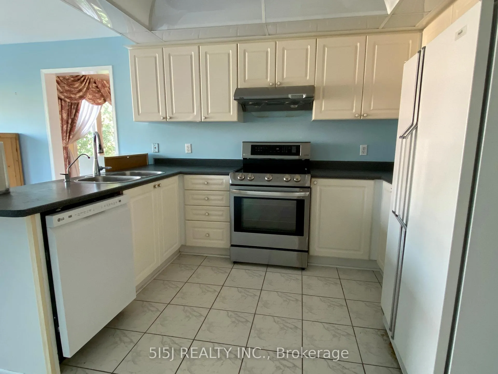 Photo 2 of 45 Turnberry Crescent, Markham, Unionville — HOMEH