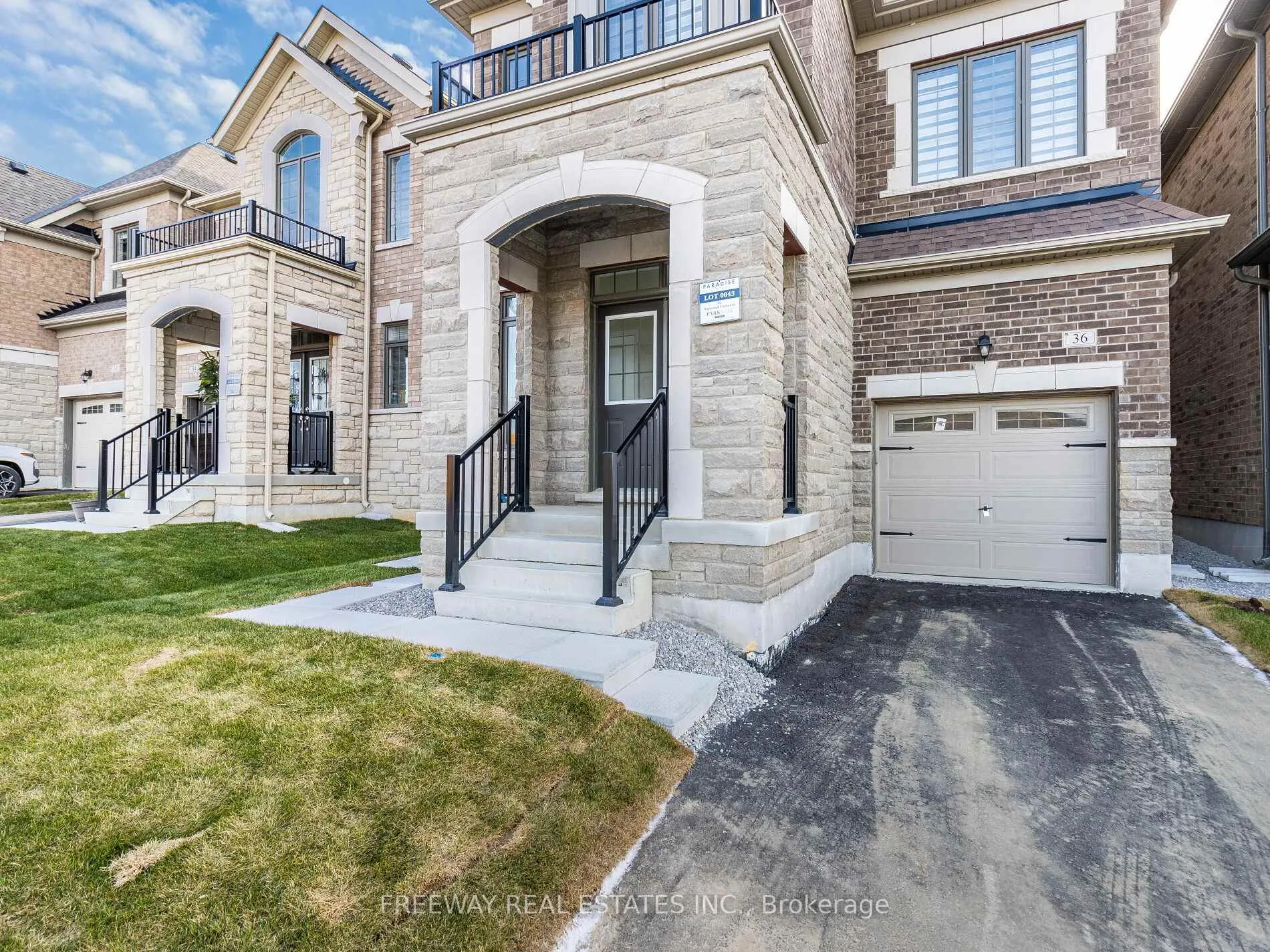 Photo 3 of 36 Sapwood Crescent, Brampton, Snelgrove — HOMEH