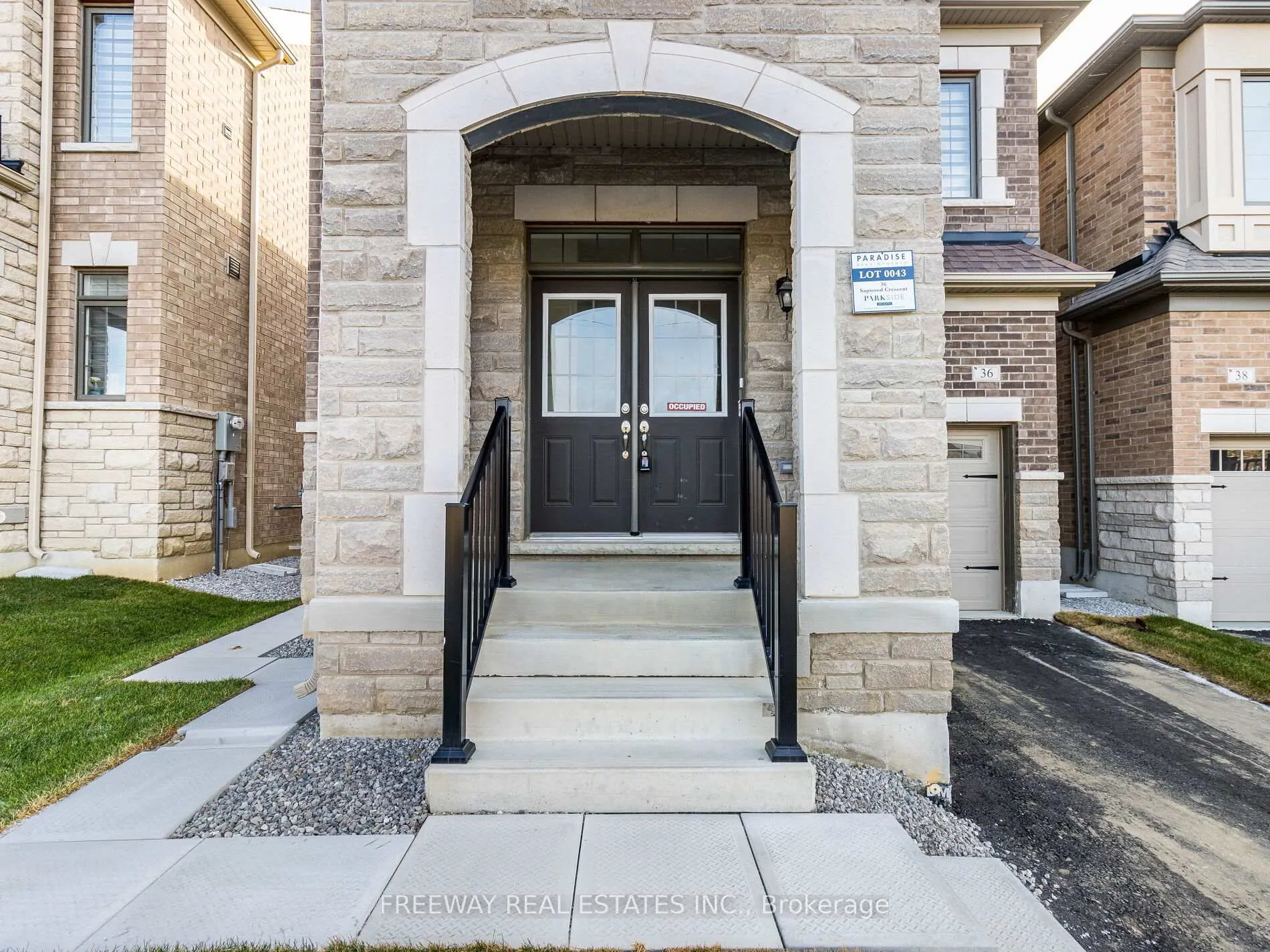 Photo 4 of 36 Sapwood Crescent, Brampton, Snelgrove — HOMEH