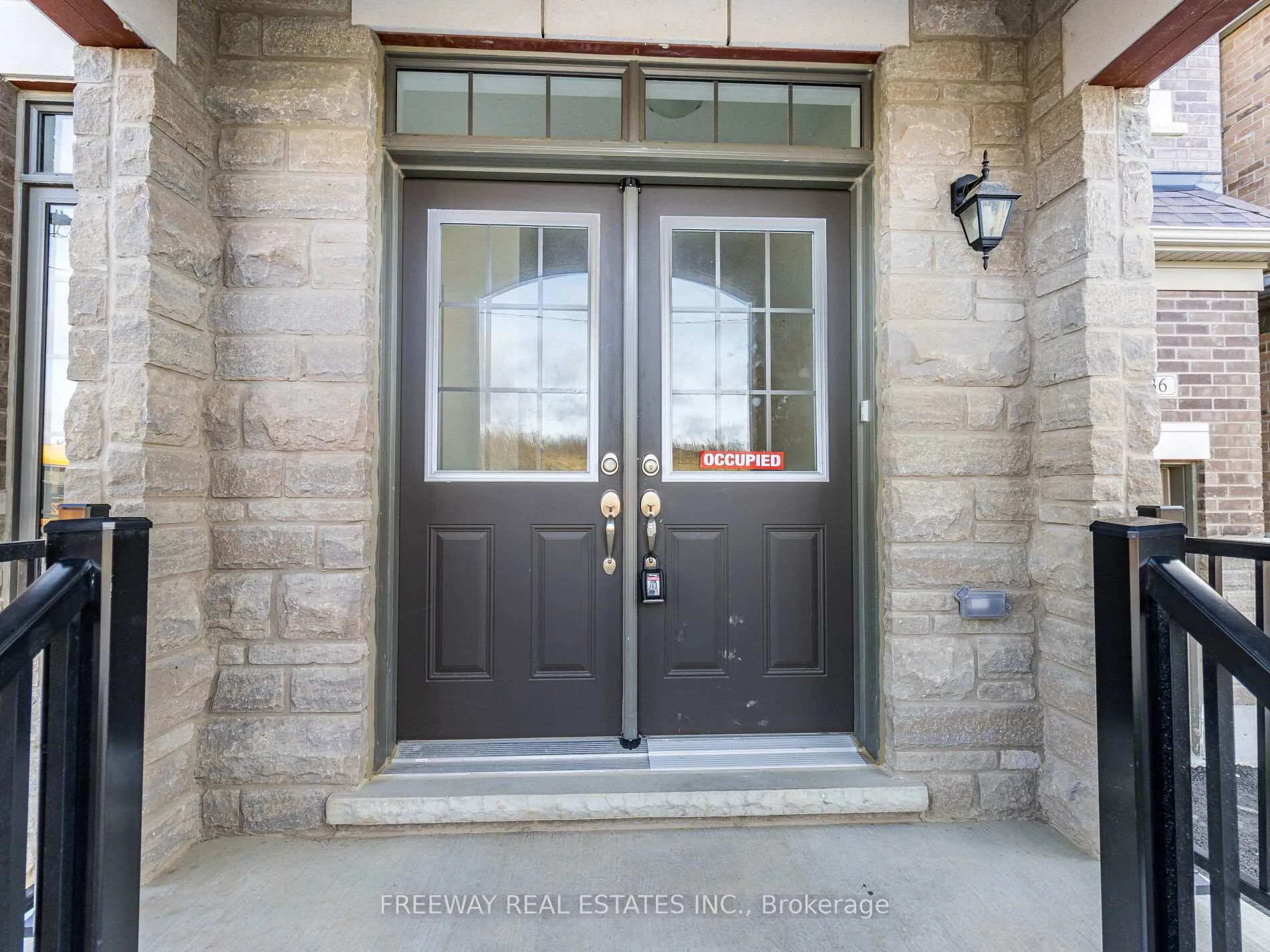 Photo 5 of 36 Sapwood Crescent, Brampton, Snelgrove — HOMEH