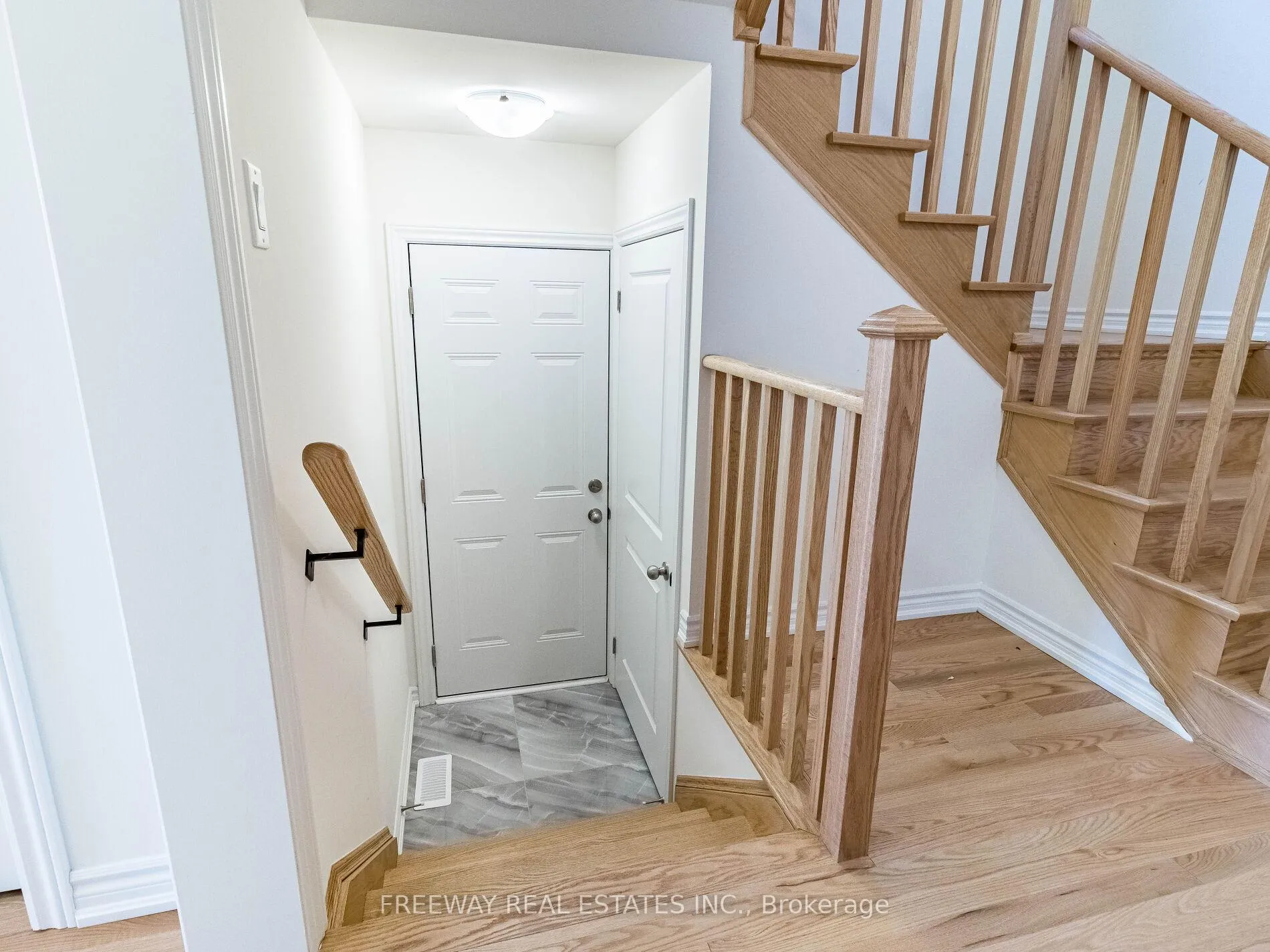 Photo 10 of 36 Sapwood Crescent, Brampton, Snelgrove — HOMEH