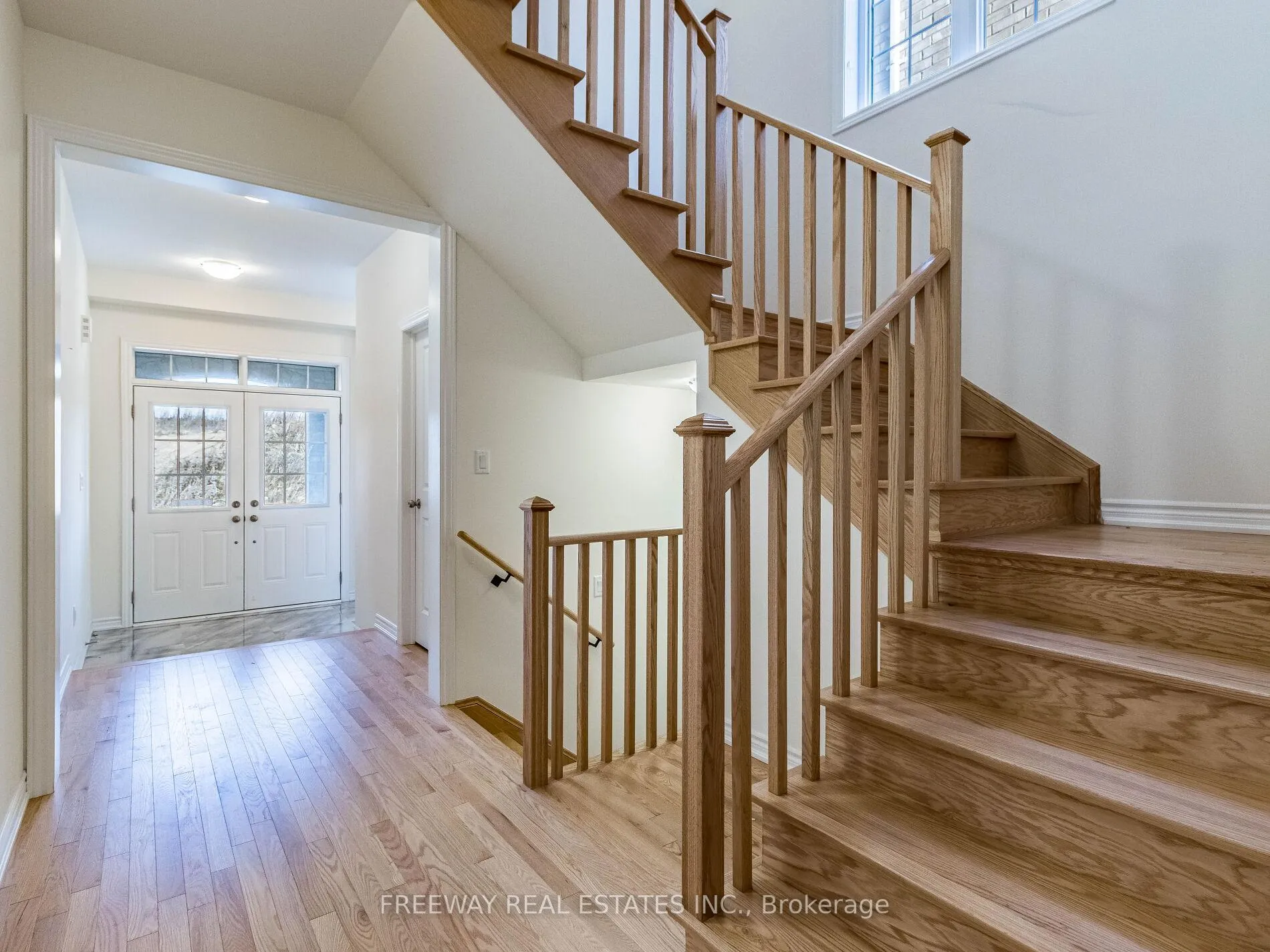 Photo 11 of 36 Sapwood Crescent, Brampton, Snelgrove — HOMEH