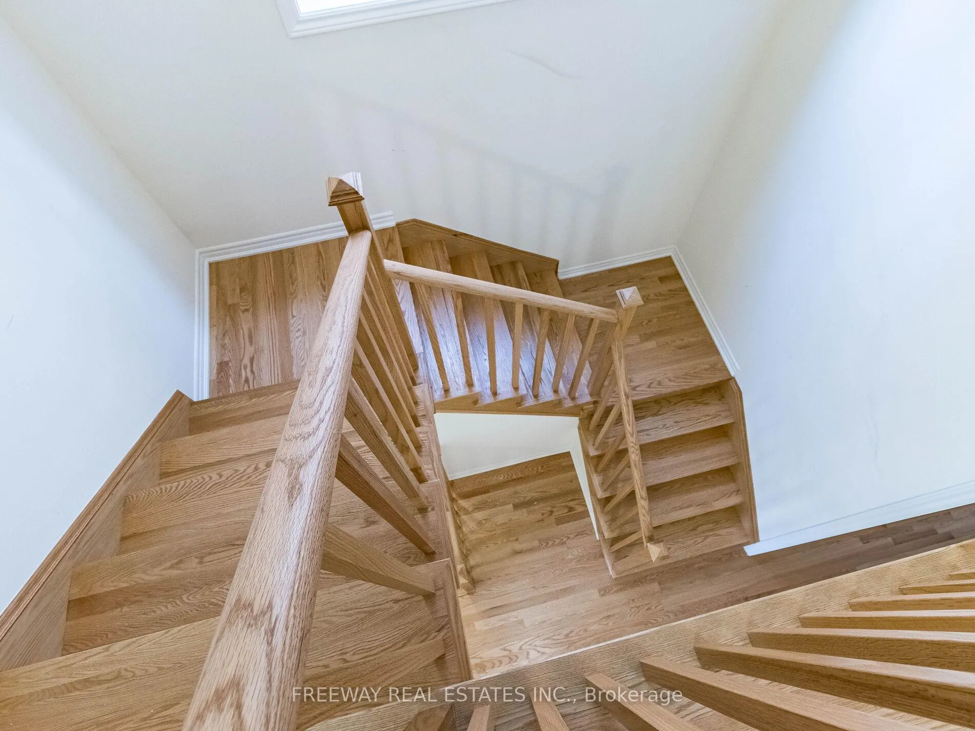 Photo 28 of 36 Sapwood Crescent, Brampton, Snelgrove — HOMEH