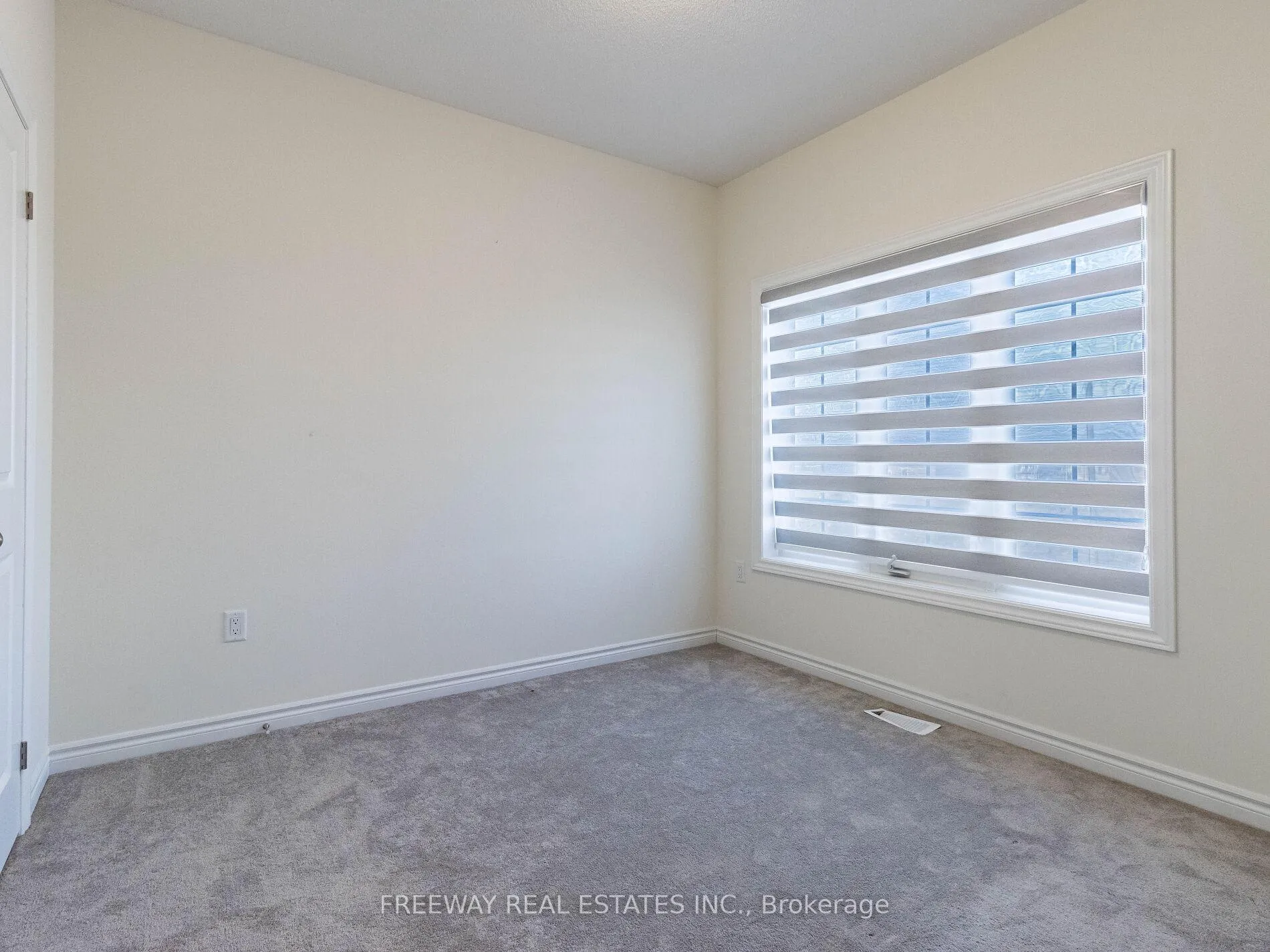 Photo 32 of 36 Sapwood Crescent, Brampton, Snelgrove — HOMEH