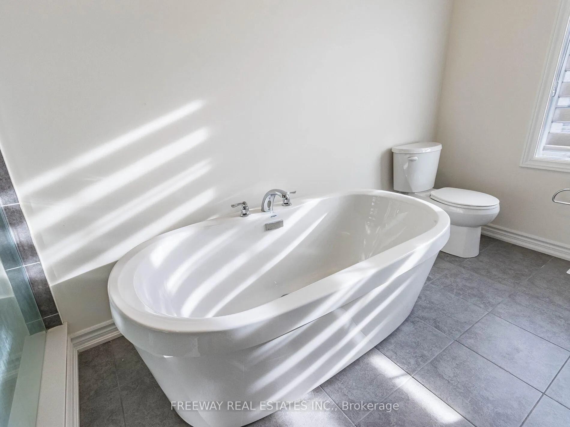 Photo 46 of 36 Sapwood Crescent, Brampton, Snelgrove — HOMEH