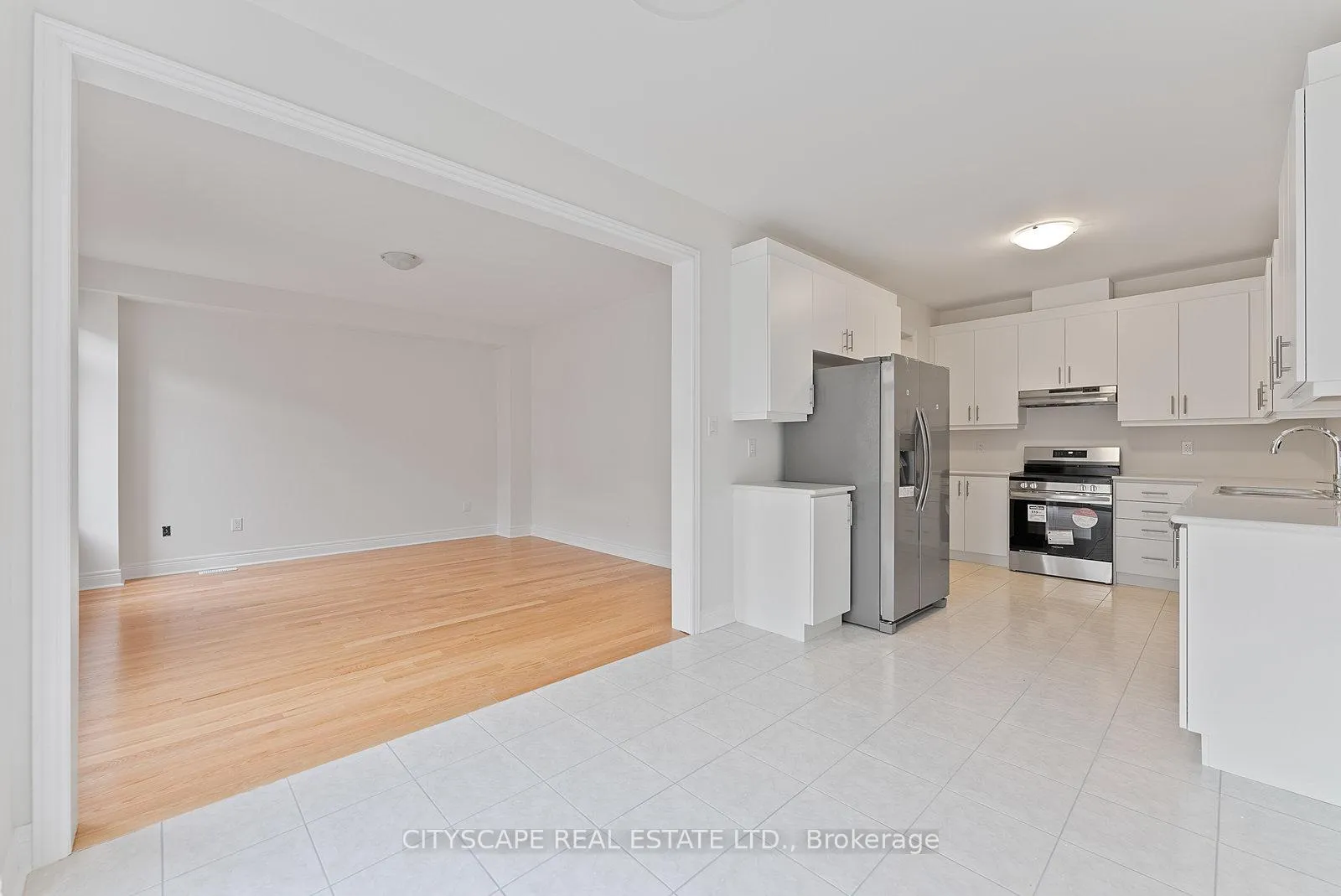 Photo 8 of 90 Claremont Drive, Brampton, Sandringham-Wellington North — HOMEH