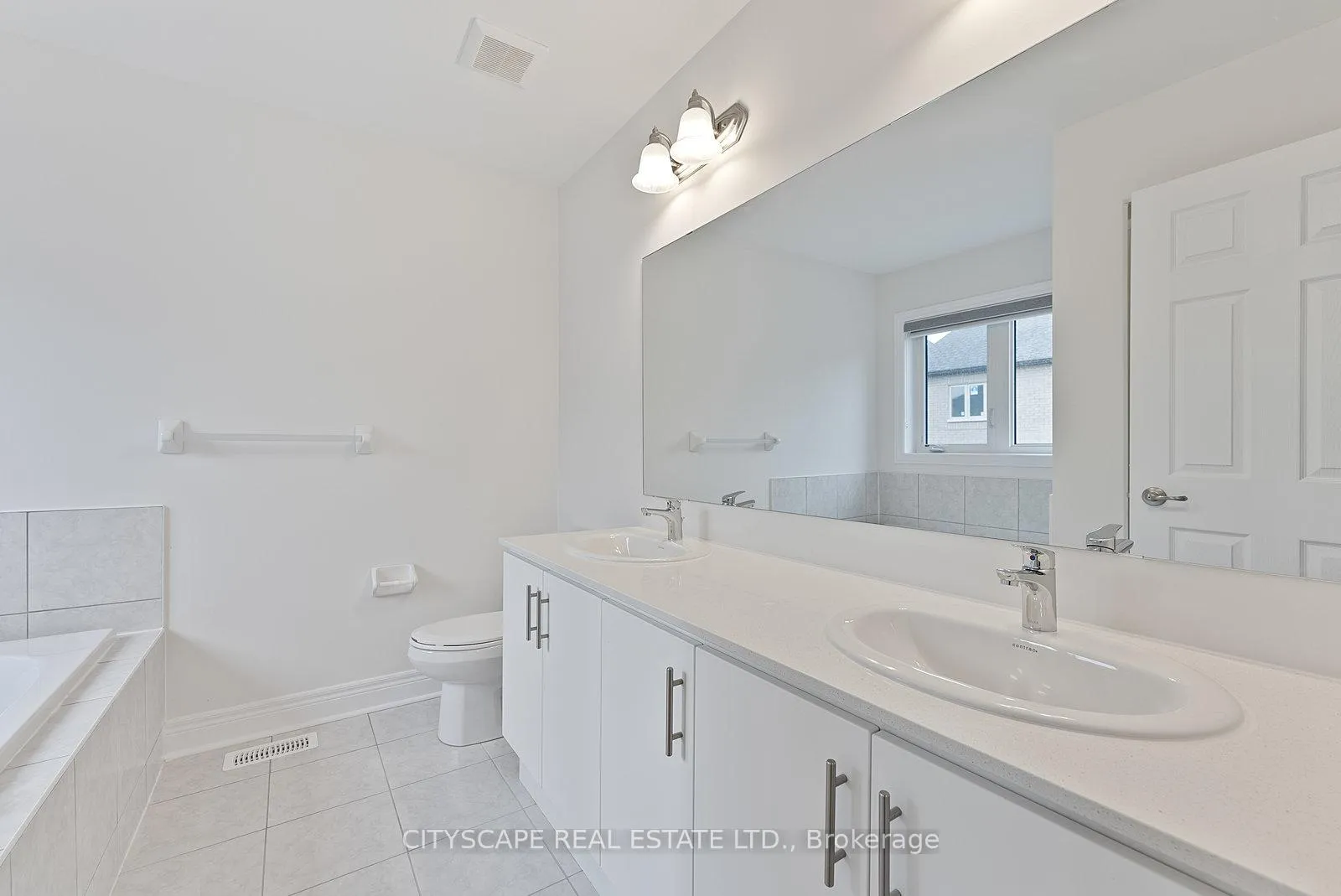 Photo 12 of 90 Claremont Drive, Brampton, Sandringham-Wellington North — HOMEH