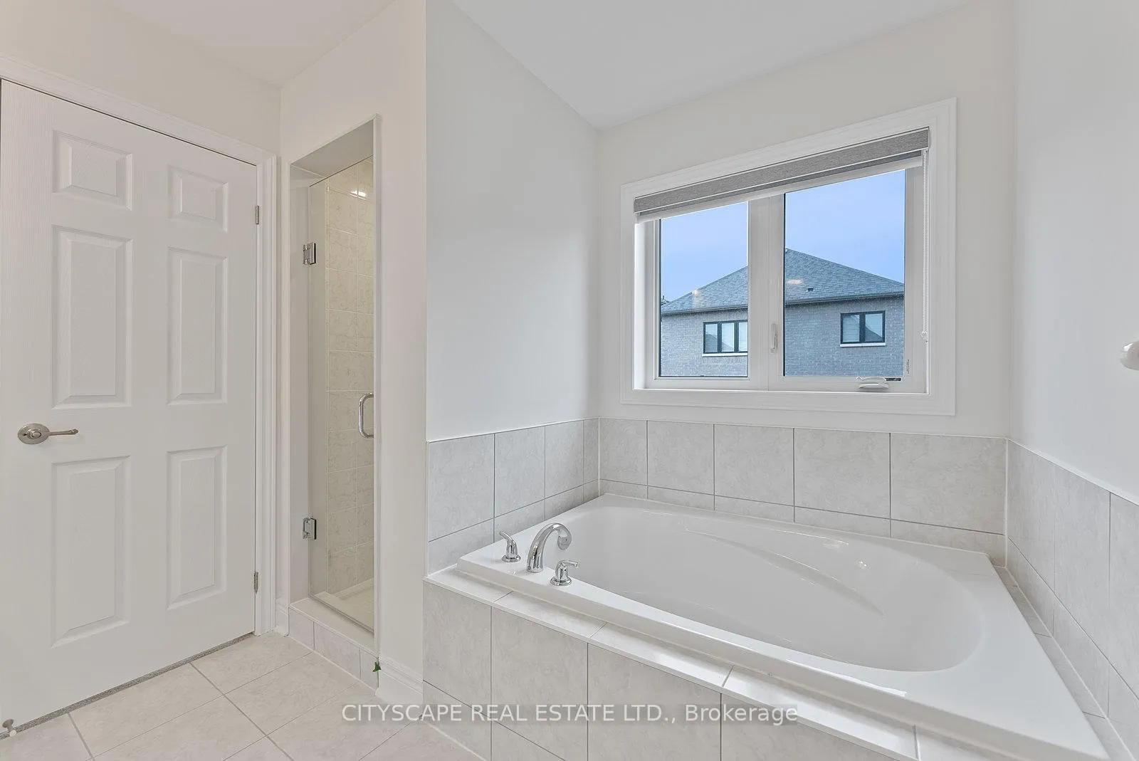 Photo 13 of 90 Claremont Drive, Brampton, Sandringham-Wellington North — HOMEH