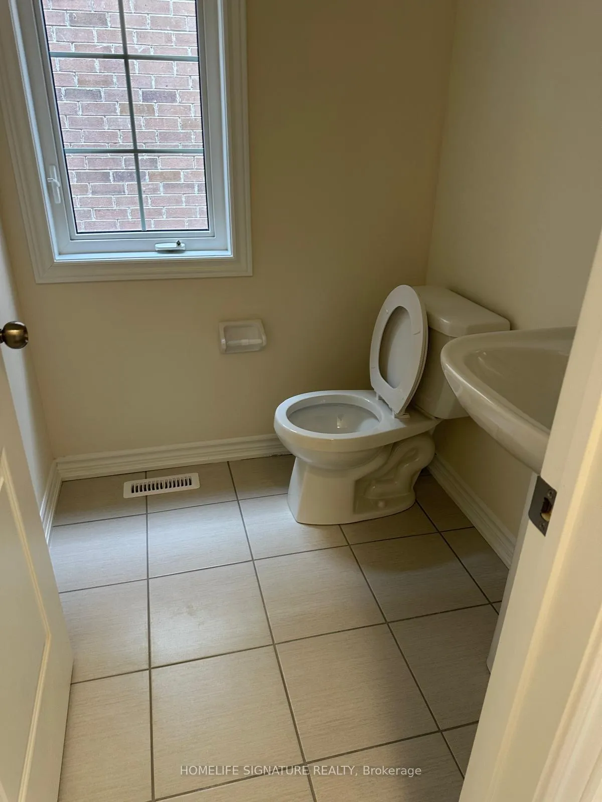 Photo 12 of 112 Robin Trail, Scugog, Port Perry — HOMEH