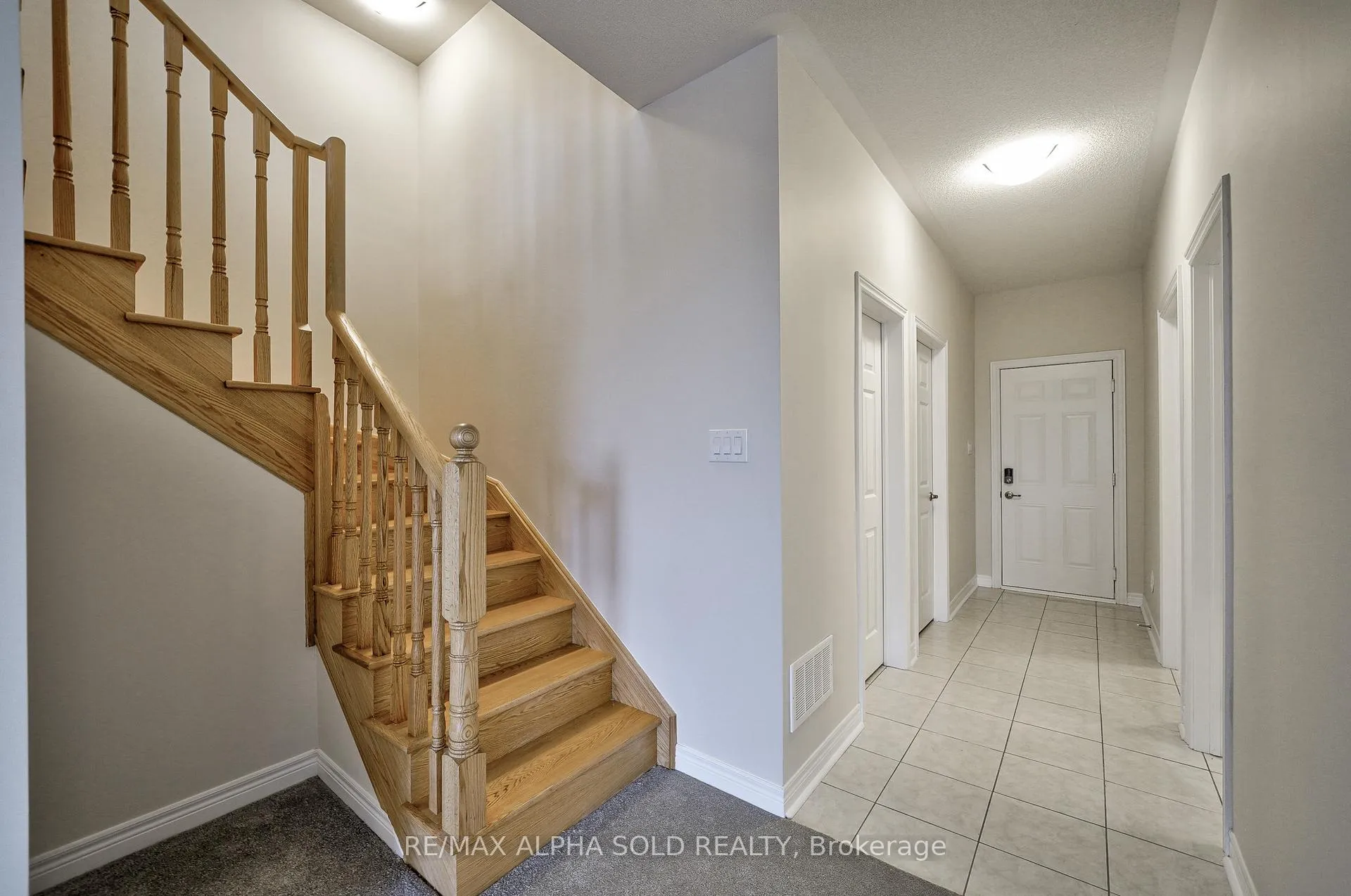 Photo 3 of Unit Upper, 85 Mumbai Drive, Markham, Middlefield — HOMEH