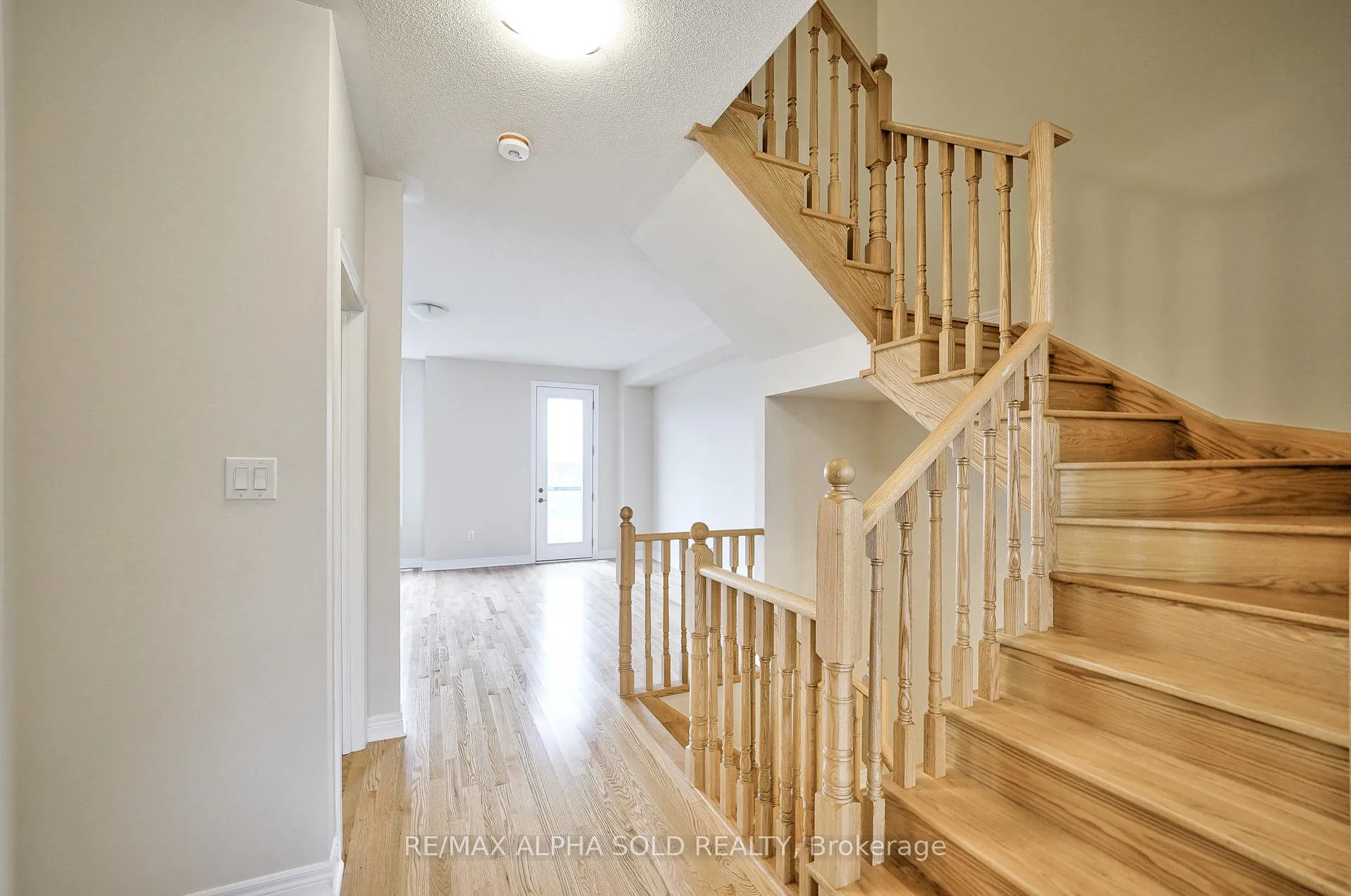 Photo 4 of Unit Upper, 85 Mumbai Drive, Markham, Middlefield — HOMEH