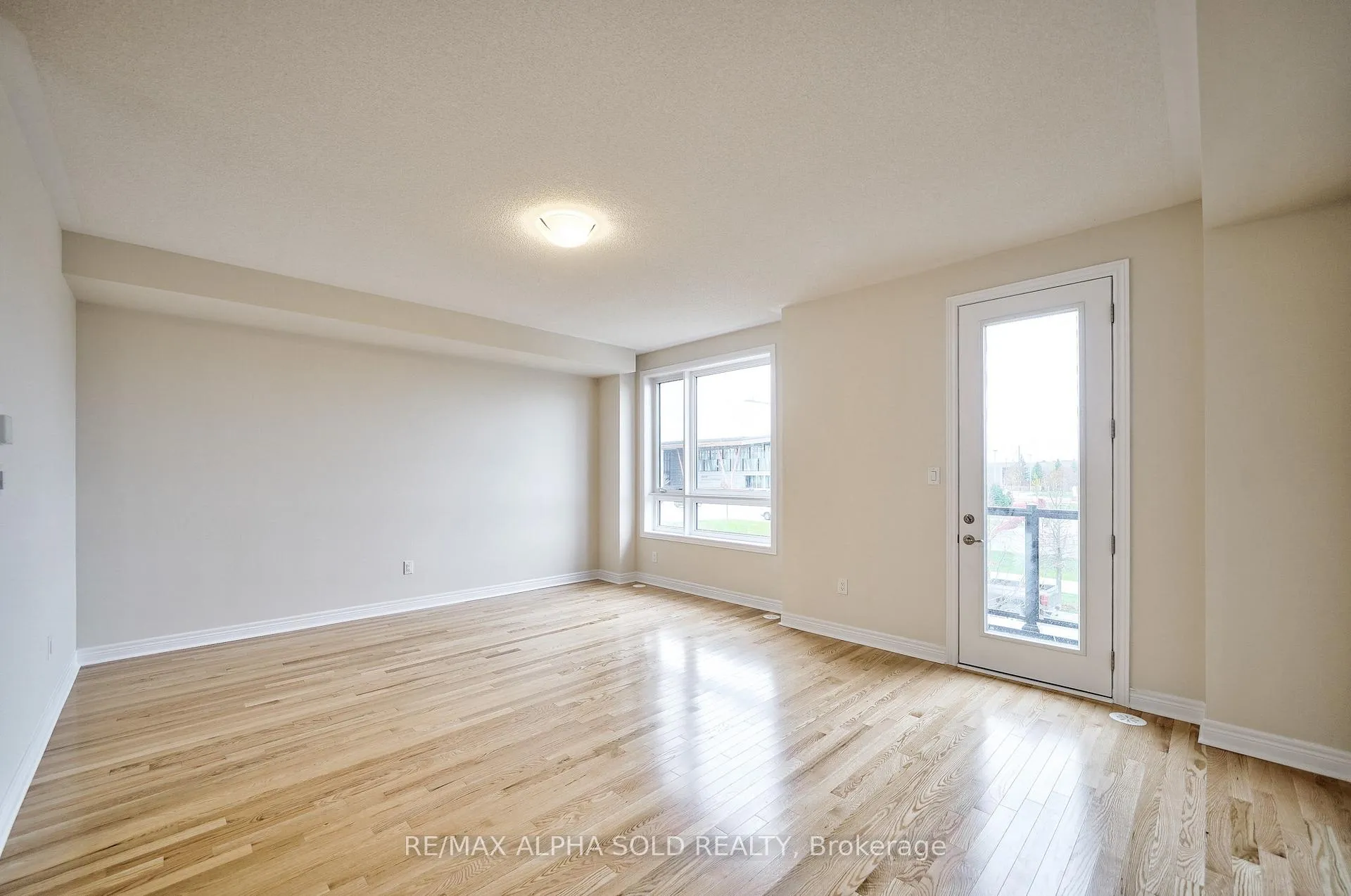 Photo 5 of Unit Upper, 85 Mumbai Drive, Markham, Middlefield — HOMEH